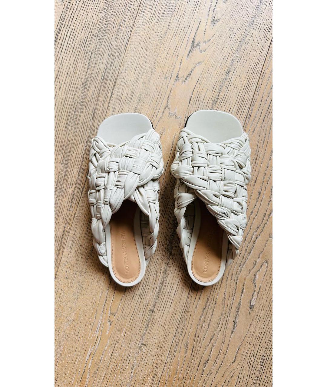 BOTTEGA VENETA Бежевые кожаные шлепанцы, фото 3