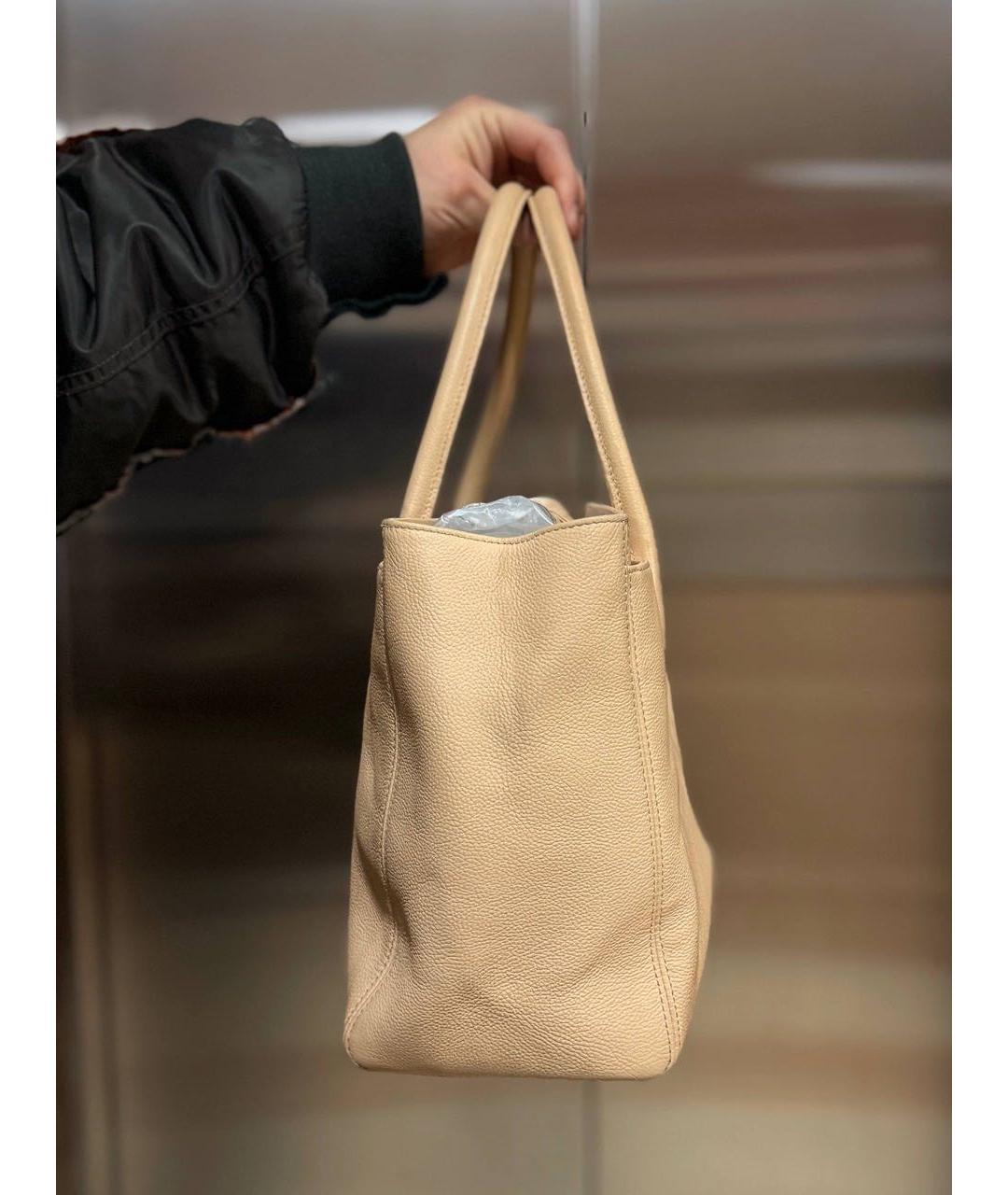 CHANEL Бежевая кожаная сумка тоут, фото 3