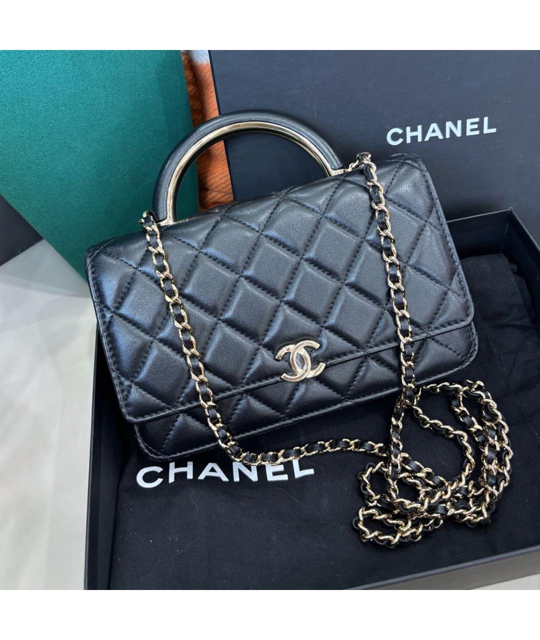 CHANEL Черная кожаная сумка через плечо, фото 2