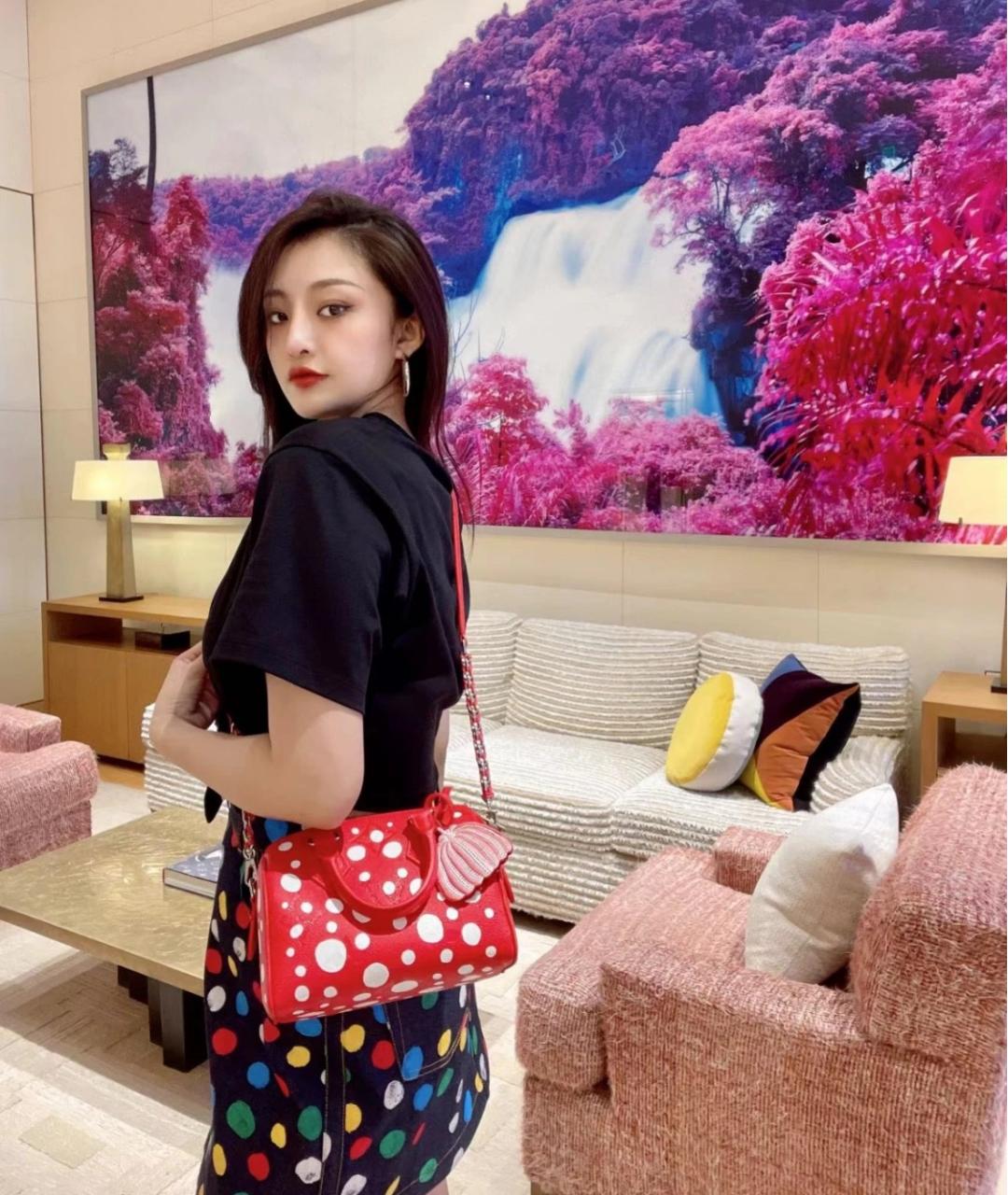 LOUIS VUITTON Красная кожаная сумка с короткими ручками, фото 7