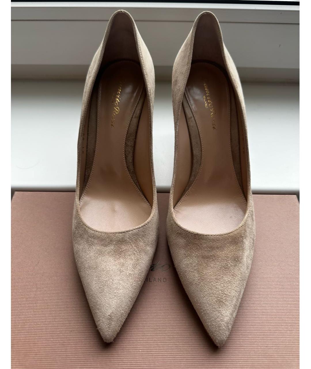 GIANVITO ROSSI Бежевые замшевые туфли, фото 4
