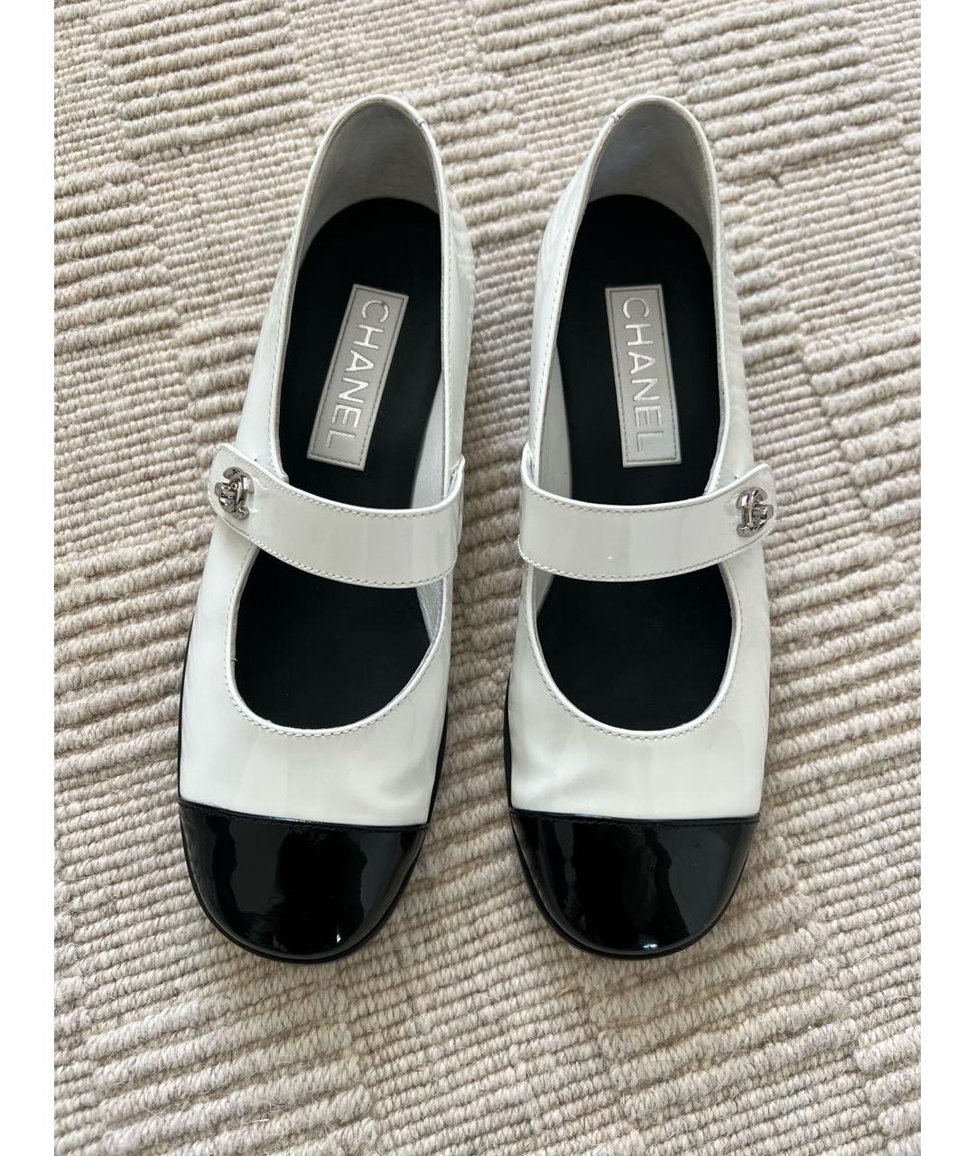 CHANEL Белые балетки из лакированной кожи, фото 2