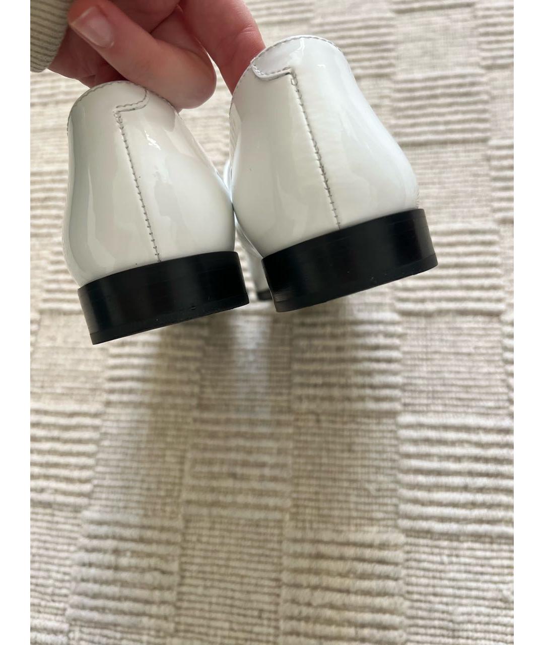 CHANEL Белые балетки из лакированной кожи, фото 4