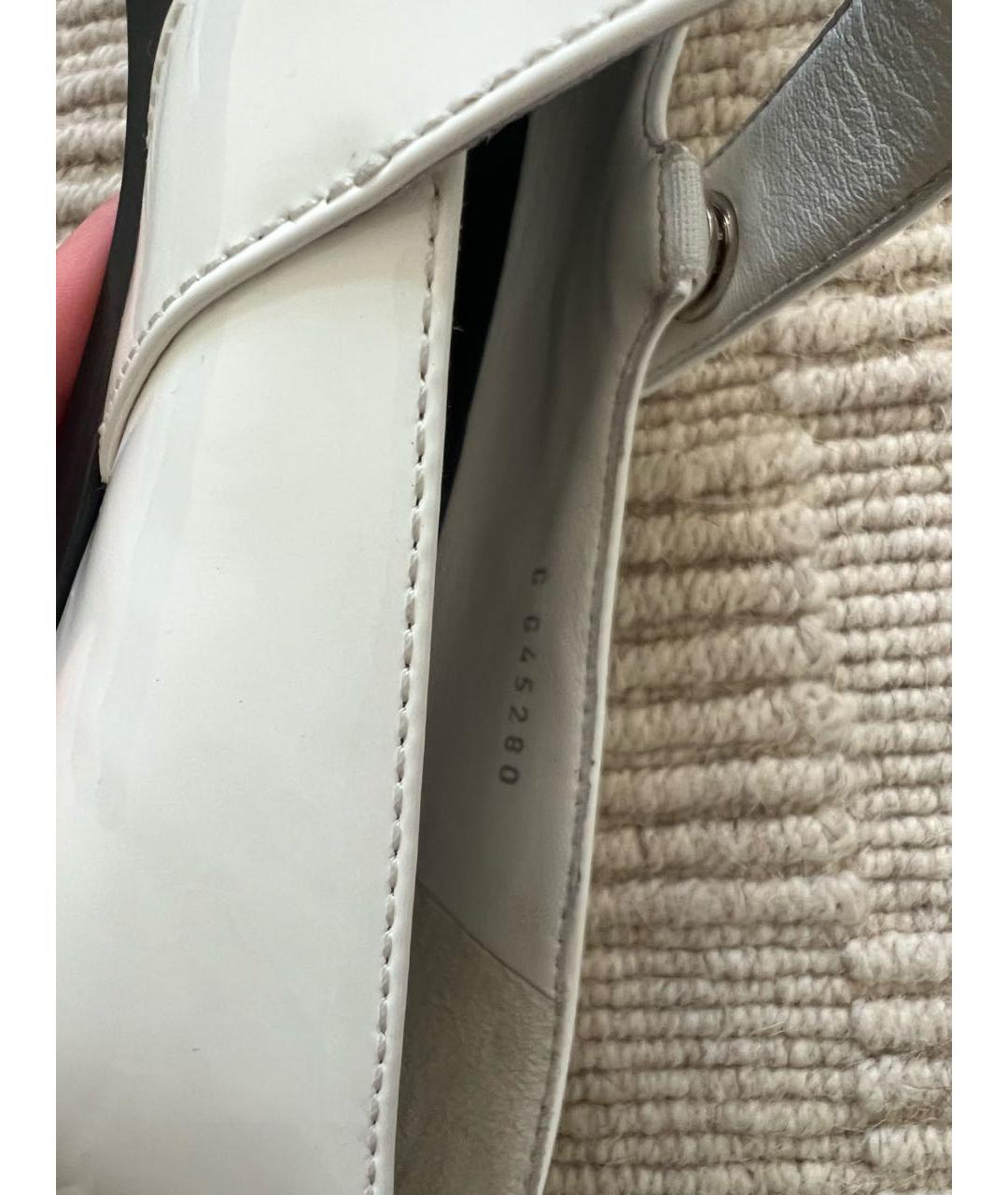 CHANEL Белые балетки из лакированной кожи, фото 3