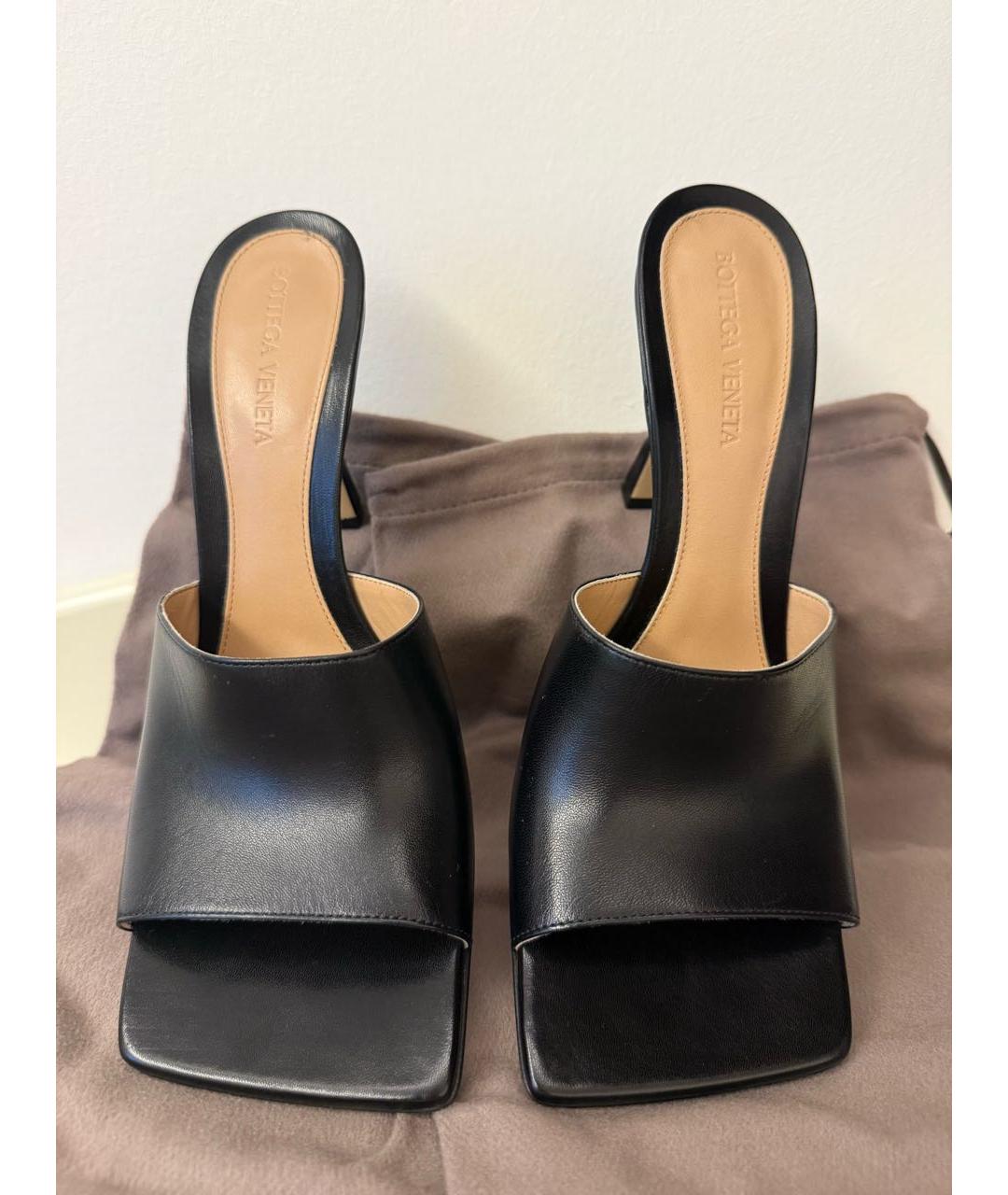 BOTTEGA VENETA Черные кожаные мюли, фото 2