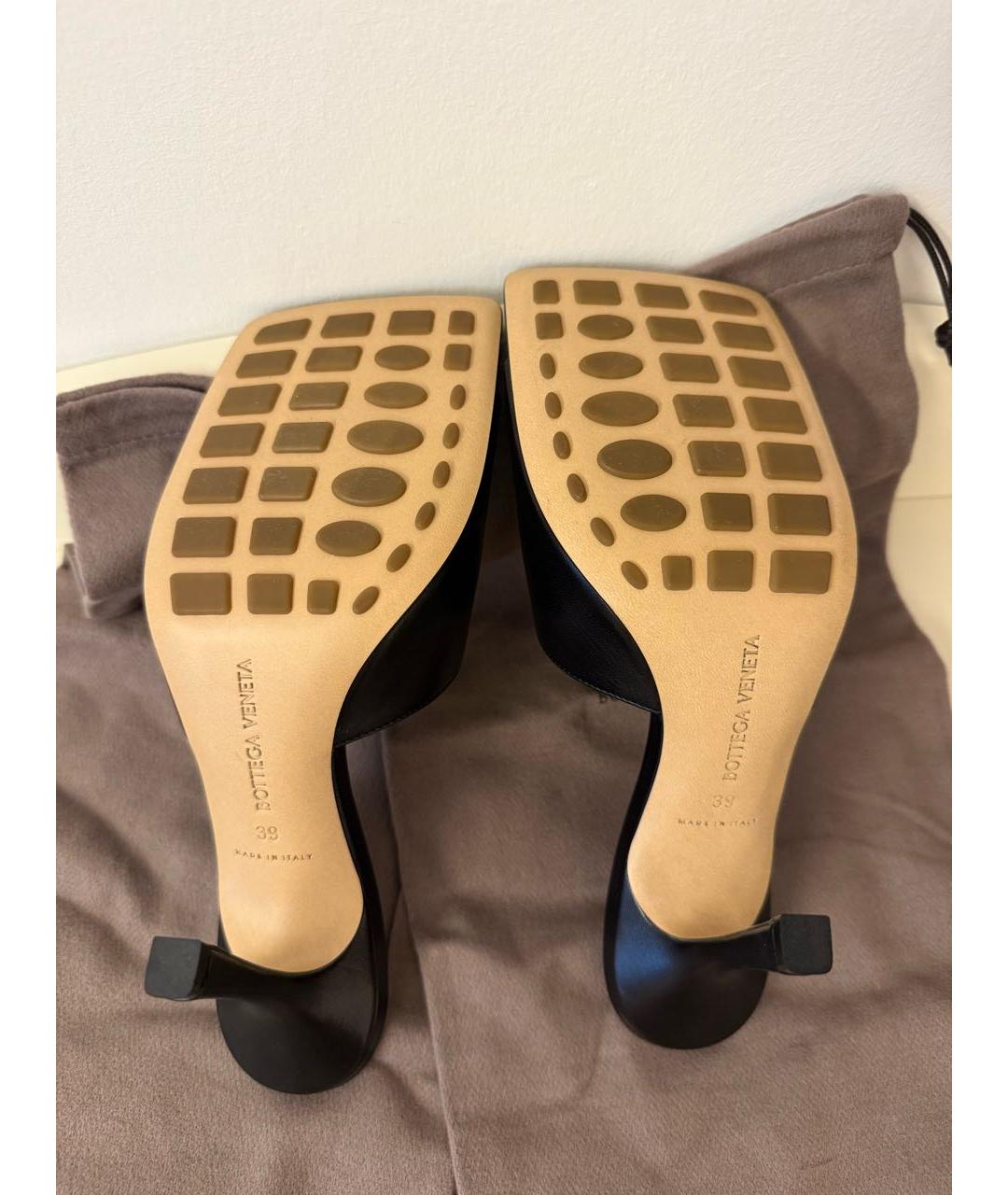 BOTTEGA VENETA Черные кожаные мюли, фото 4