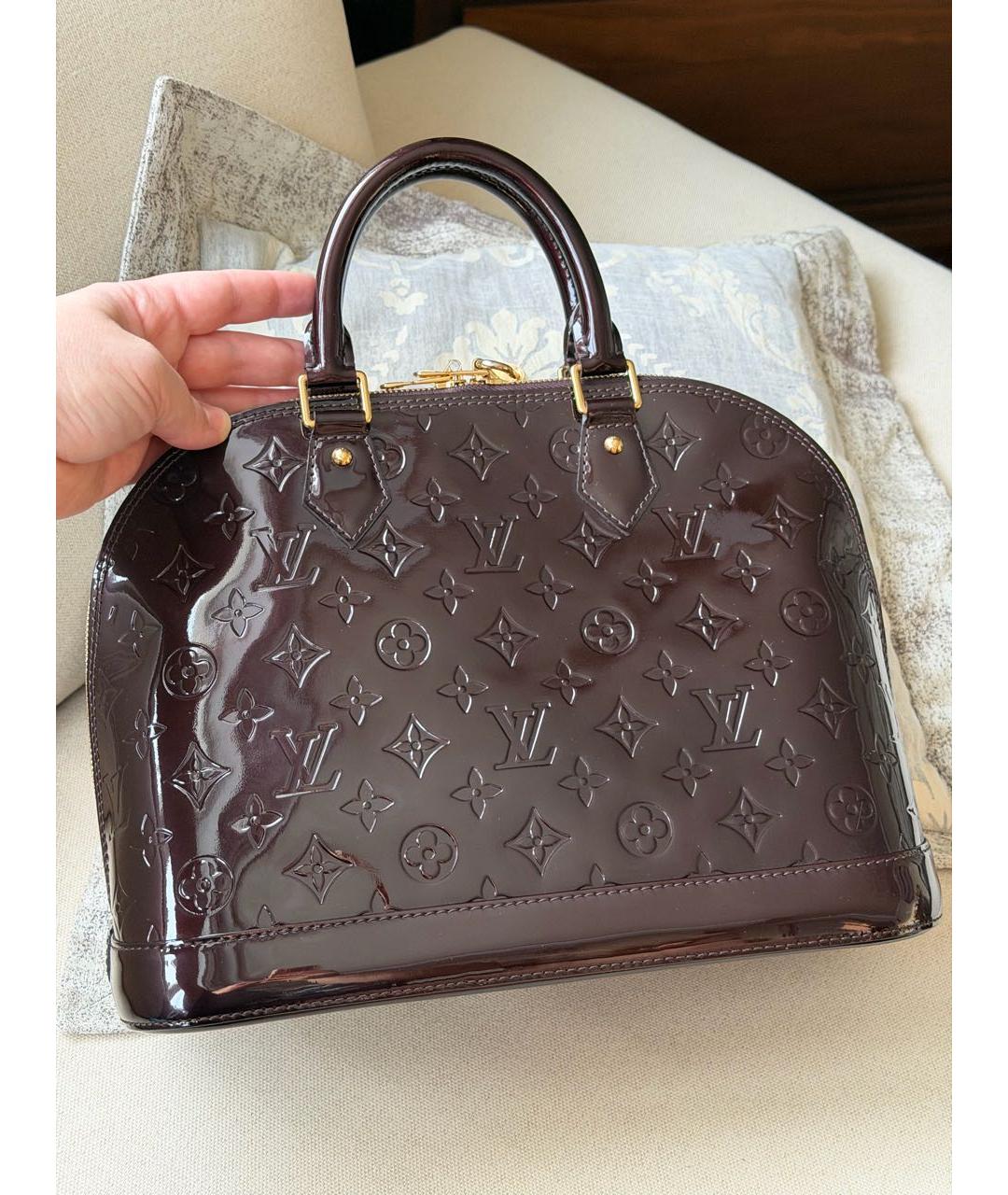 LOUIS VUITTON Бордовая сумка с короткими ручками из лакированной кожи, фото 3