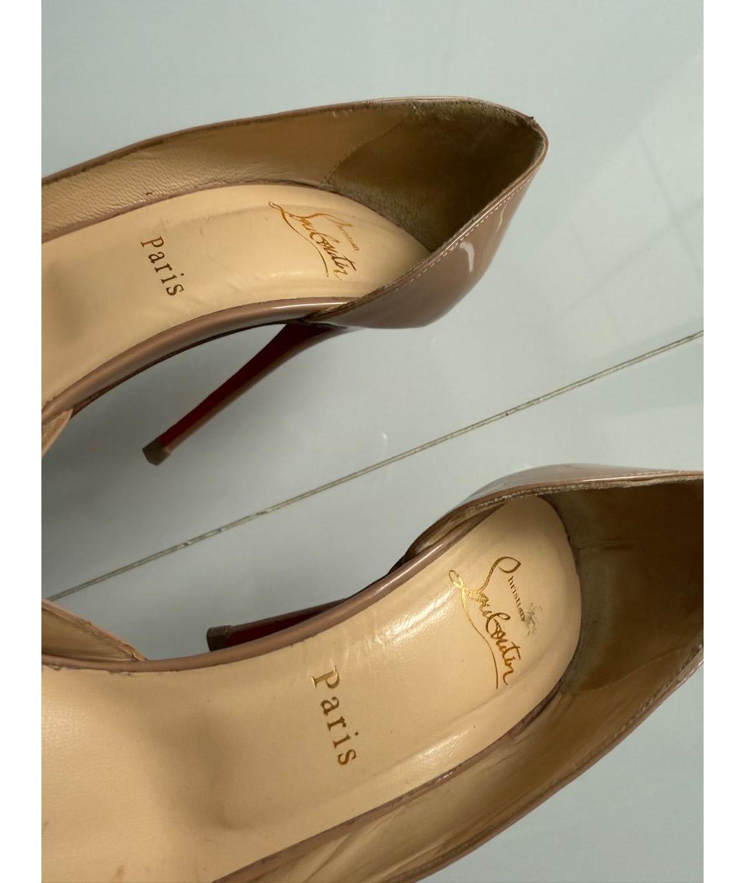 CHRISTIAN LOUBOUTIN Бежевые туфли из лакированной кожи, фото 6