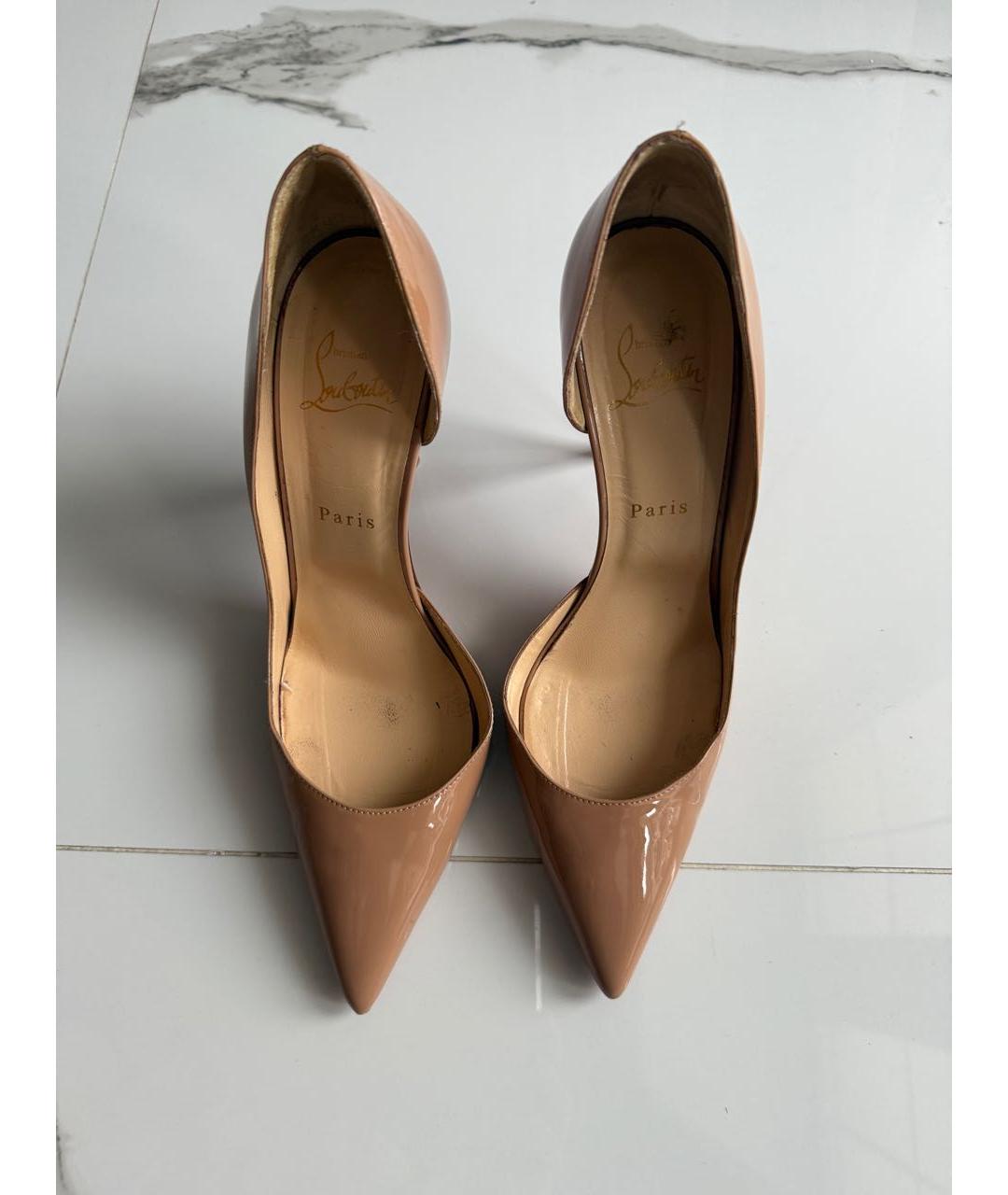 CHRISTIAN LOUBOUTIN Бежевые туфли из лакированной кожи, фото 2