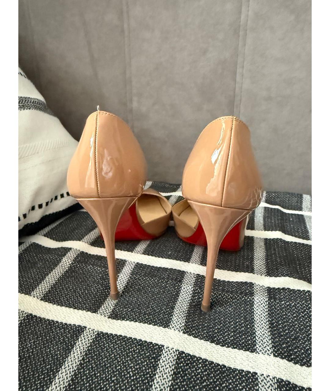 CHRISTIAN LOUBOUTIN Бежевые туфли из лакированной кожи, фото 3