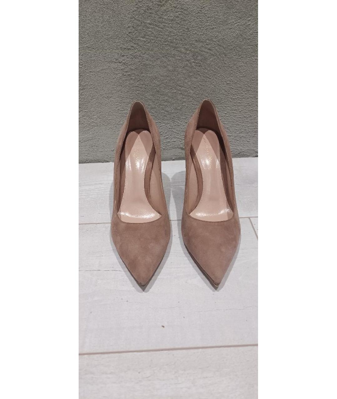 GIANVITO ROSSI Бежевые замшевые туфли, фото 2