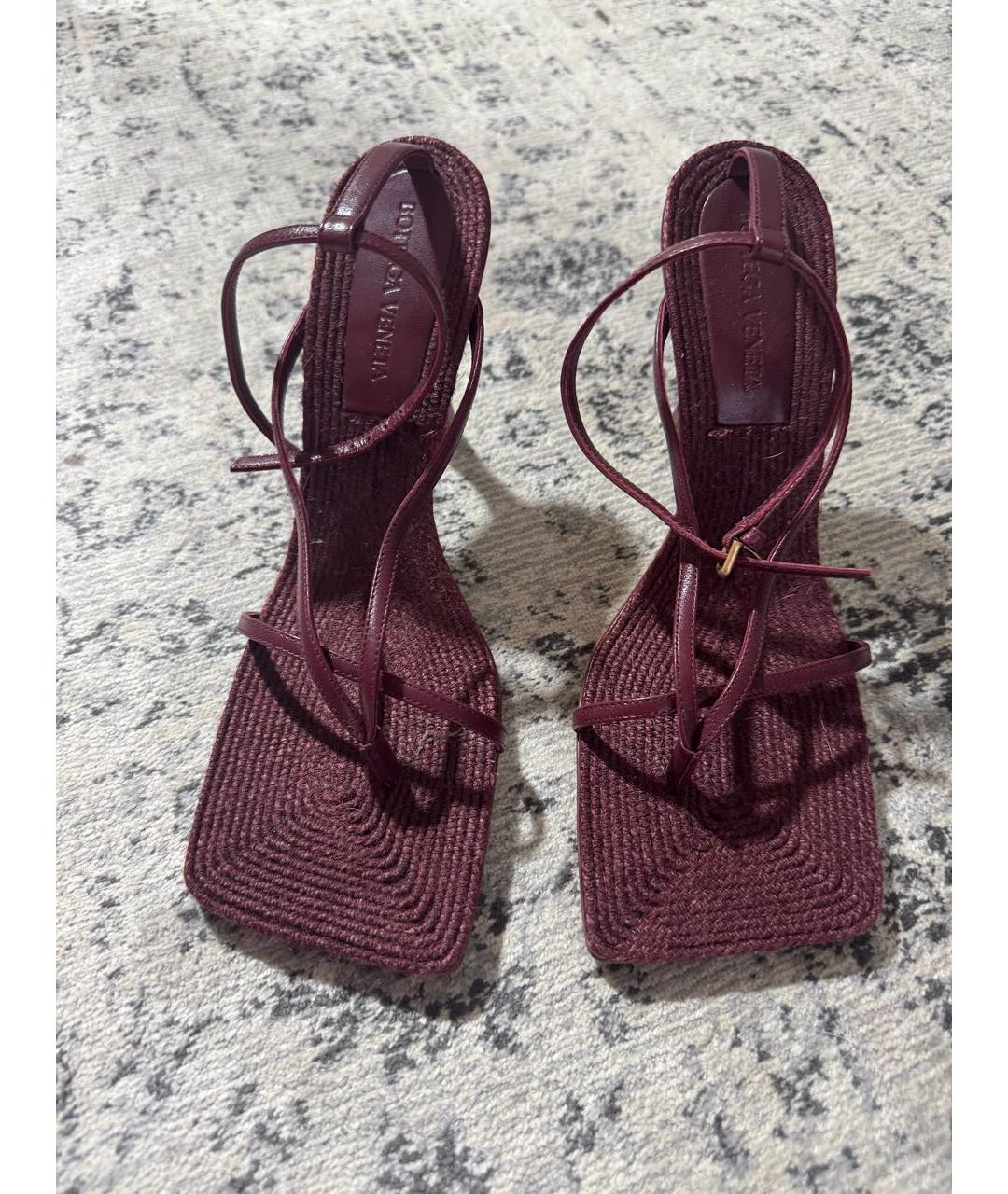 BOTTEGA VENETA Бордовые кожаные босоножки, фото 2