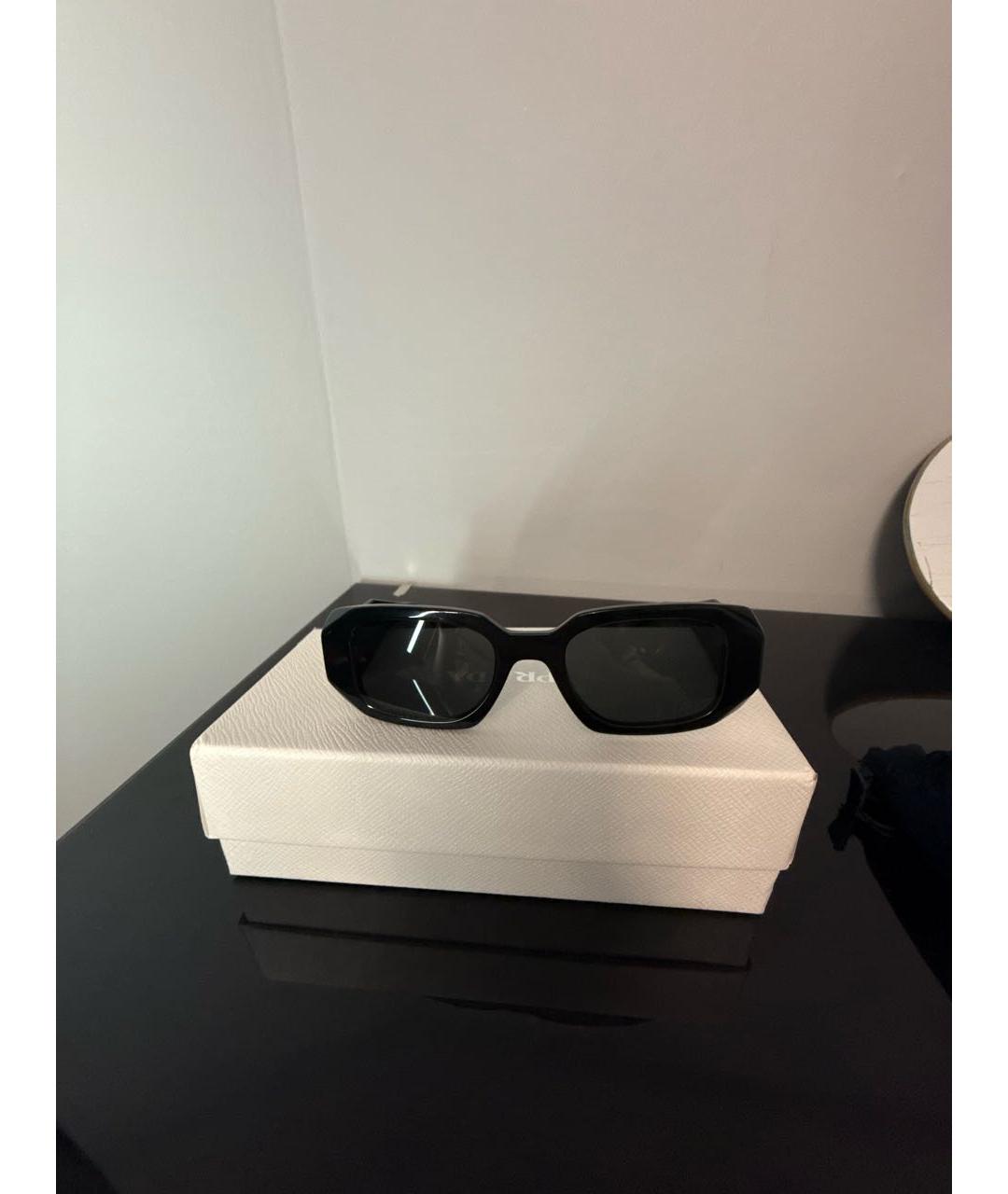 PRADA Черные пластиковые солнцезащитные очки, фото 2