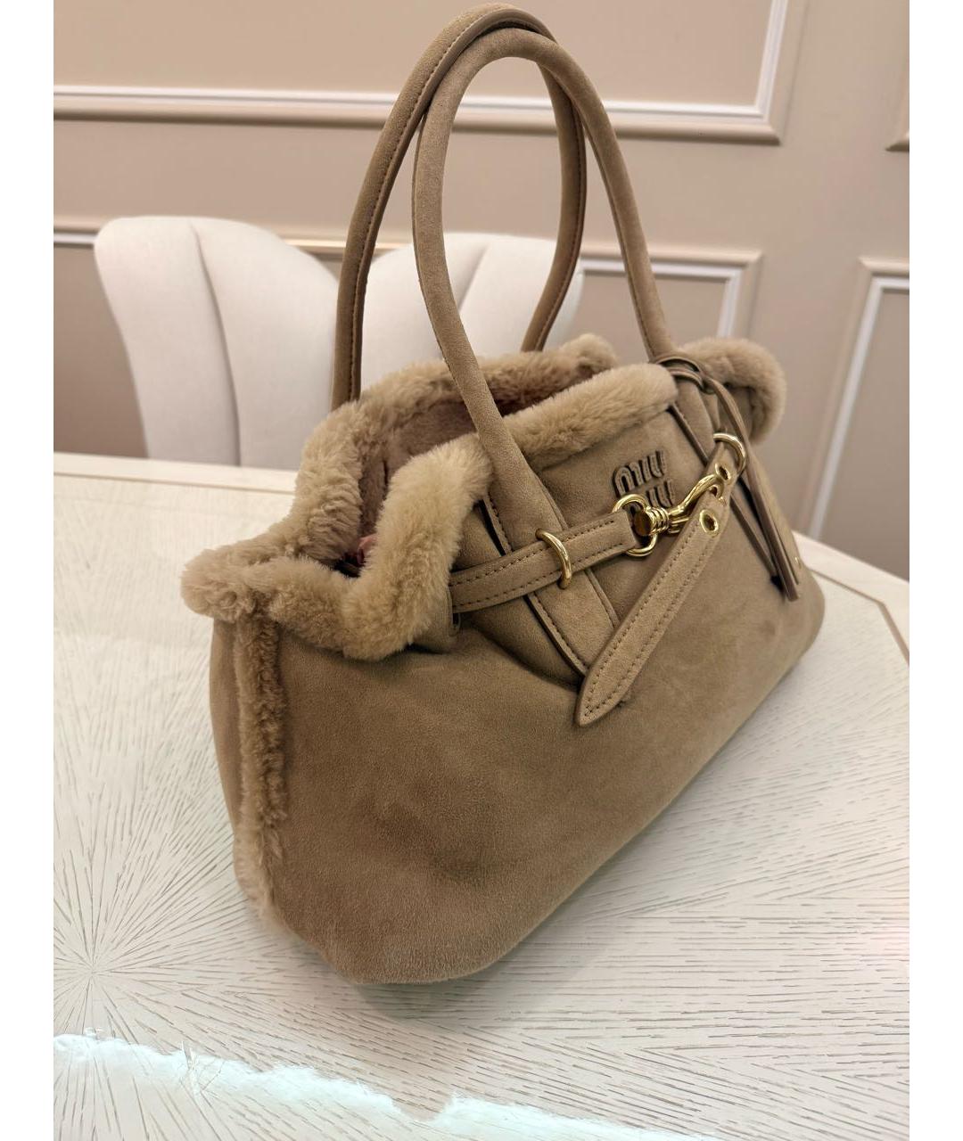 MIU MIU Бежевая замшевая сумка тоут, фото 2