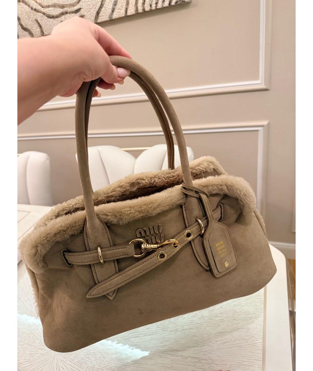 MIU MIU Бежевая замшевая сумка тоут, фото 5
