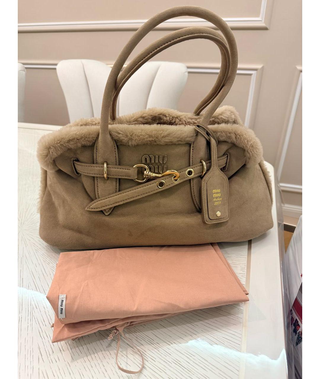 MIU MIU Бежевая замшевая сумка тоут, фото 7