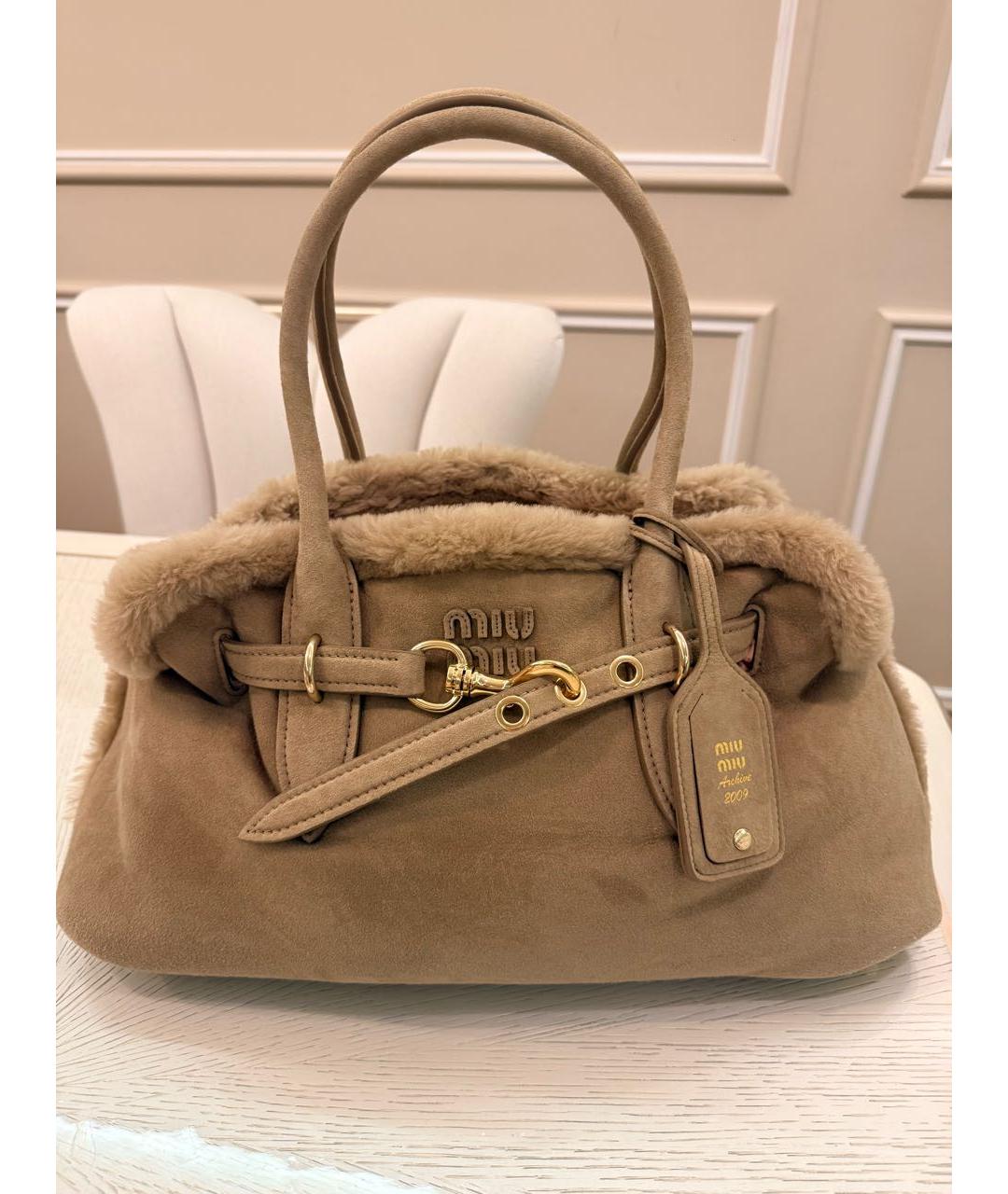 MIU MIU Бежевая замшевая сумка тоут, фото 8