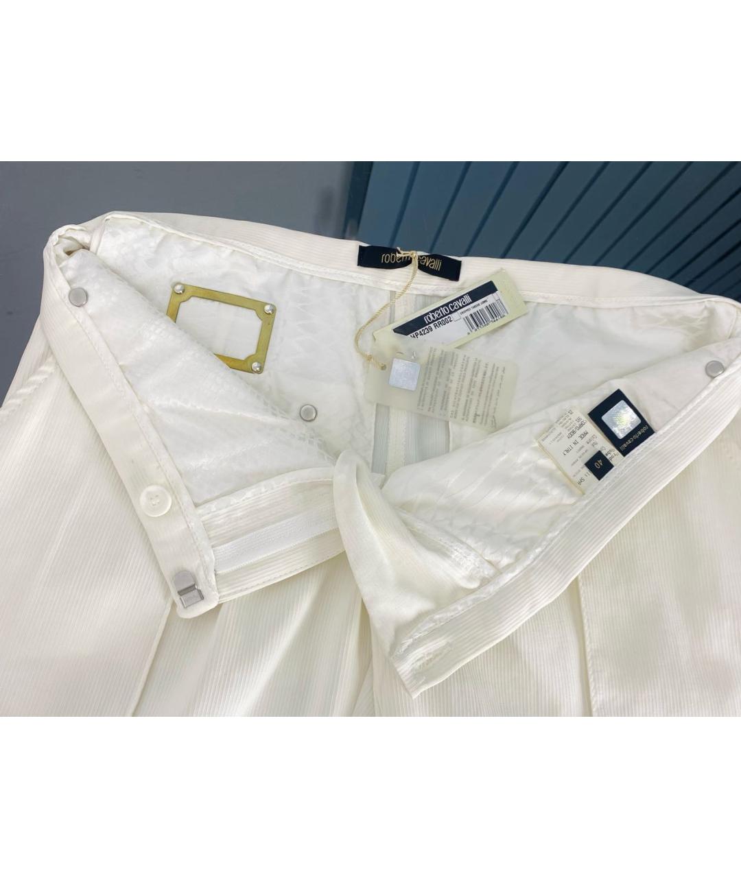 ROBERTO CAVALLI Белые хлопко-эластановые прямые брюки, фото 3