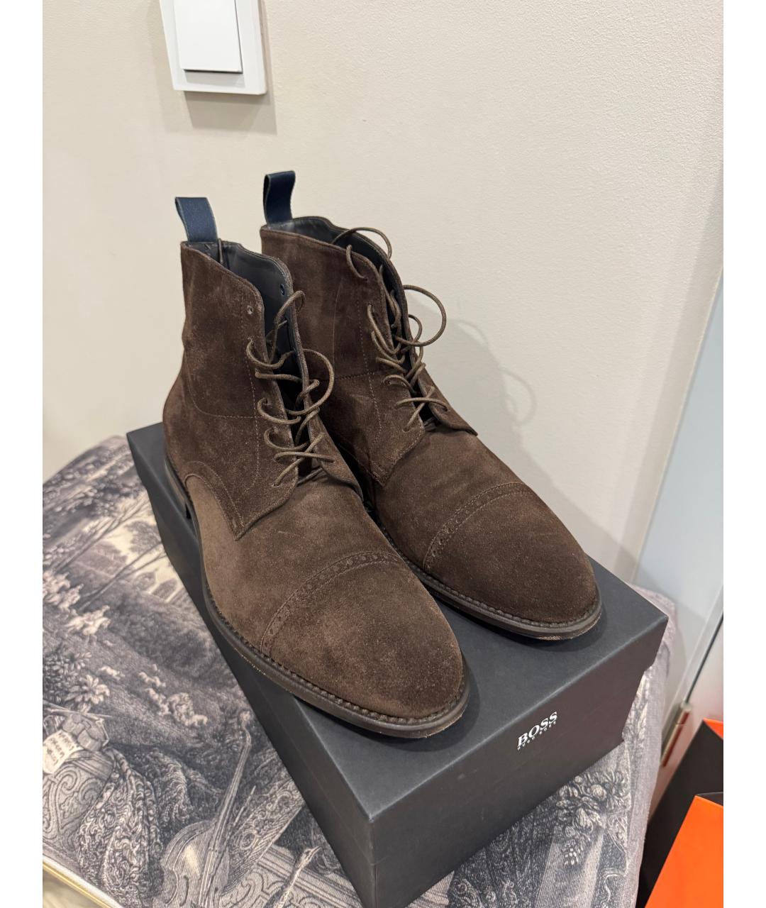 HUGO BOSS Коричневые замшевые высокие ботинки, фото 2
