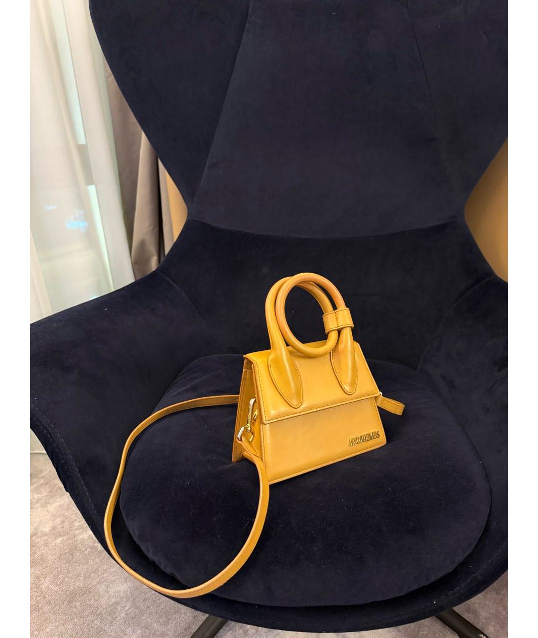 JACQUEMUS Горчичная кожаная сумка с короткими ручками, фото 7
