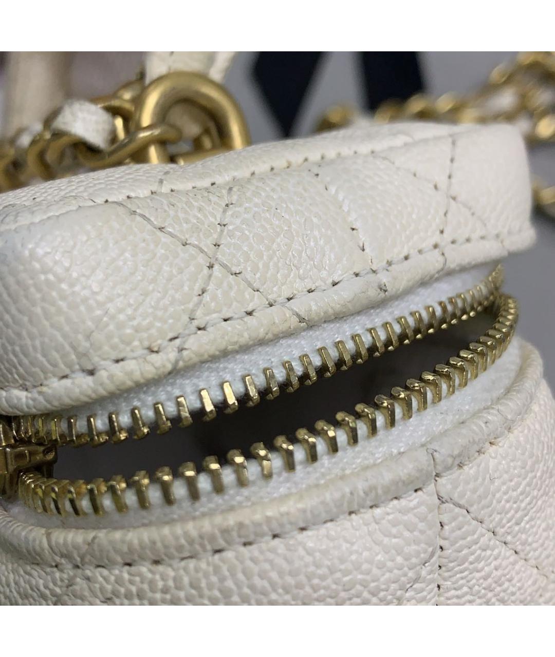 CHANEL Белая кожаная сумка с короткими ручками, фото 4
