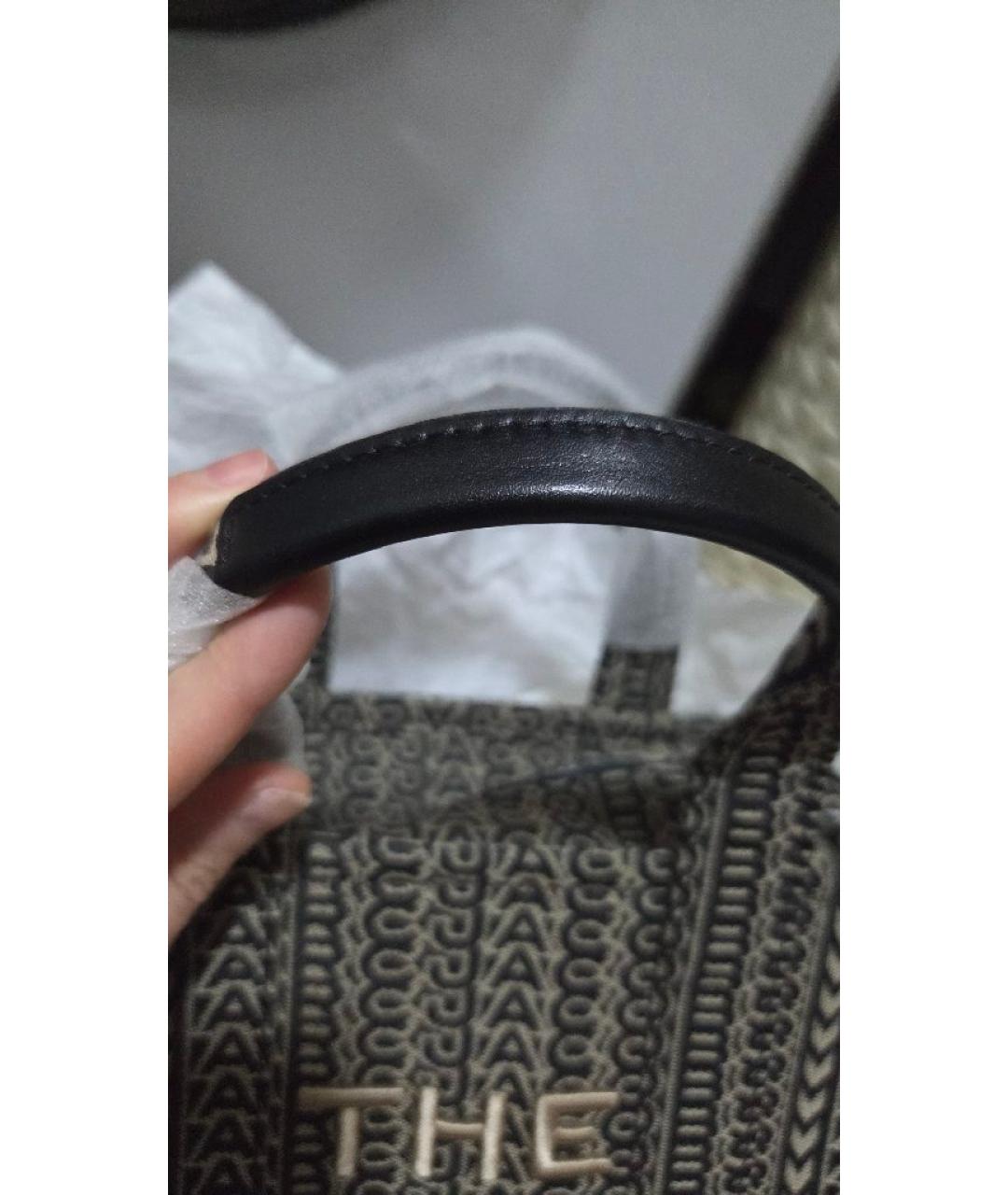 MARC JACOBS Серая жаккардовая сумка с короткими ручками, фото 6