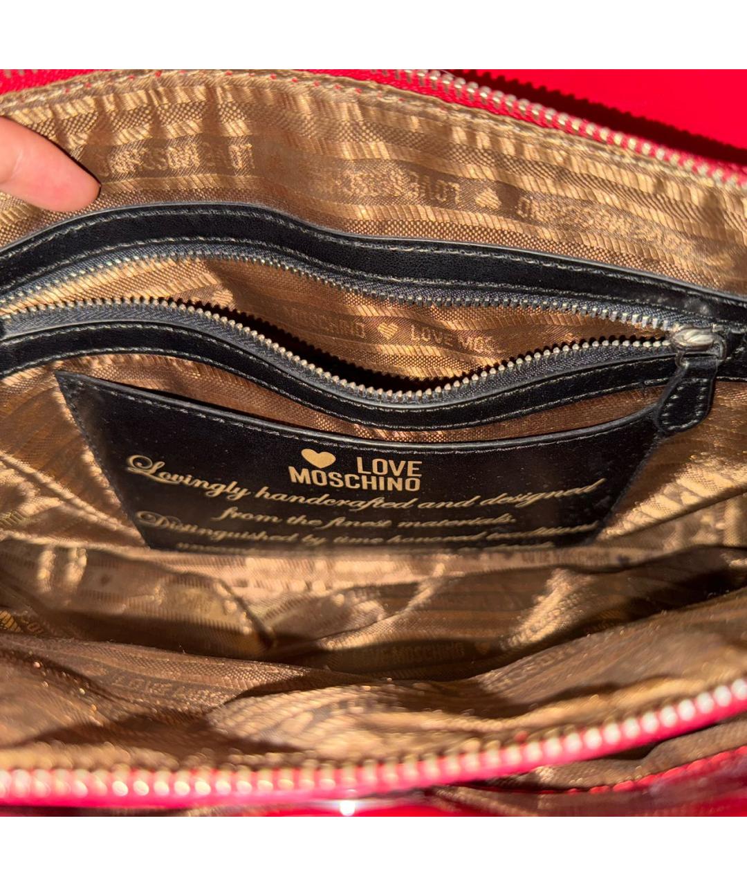 LOVE MOSCHINO Красная сумка с короткими ручками из лакированной кожи, фото 5