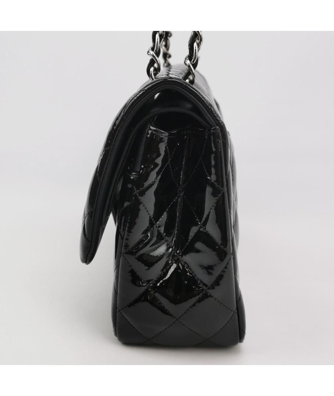 CHANEL Черная сумка через плечо из лакированной кожи, фото 2