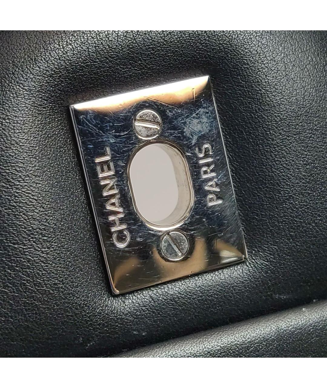 CHANEL Черная сумка через плечо из лакированной кожи, фото 6