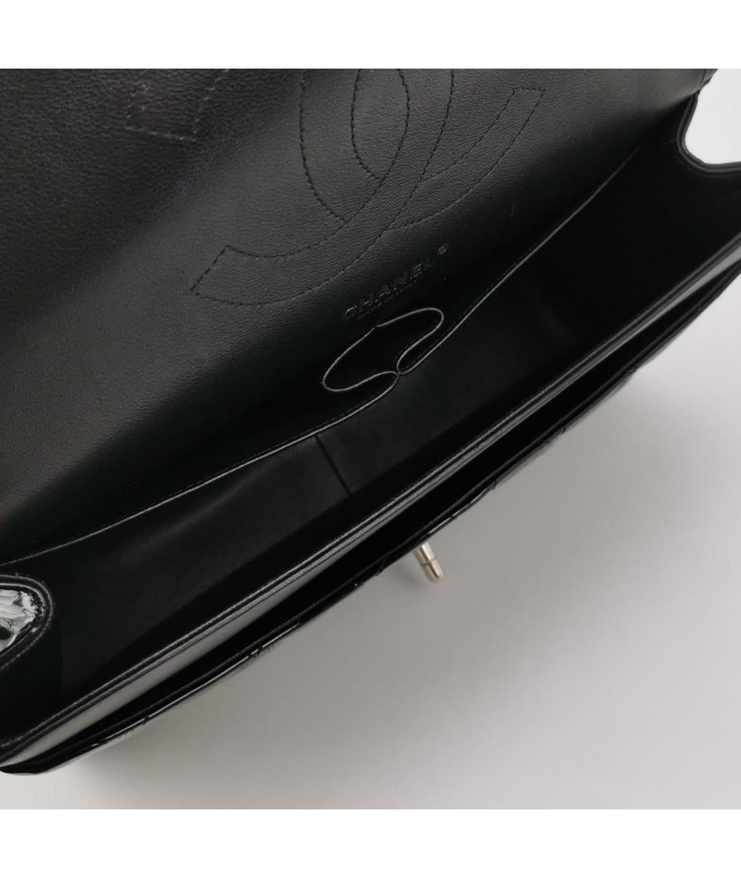 CHANEL Черная сумка через плечо из лакированной кожи, фото 4