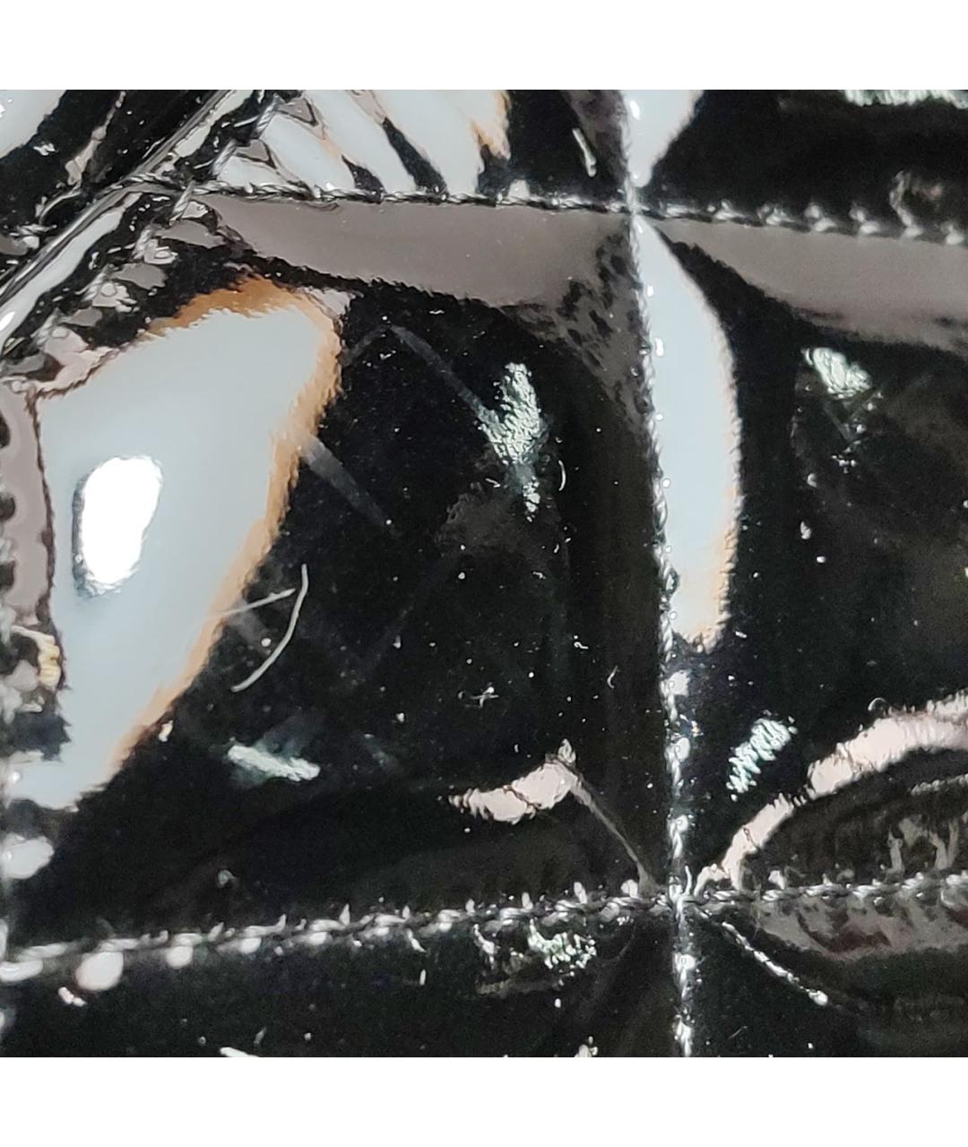 CHANEL Черная сумка через плечо из лакированной кожи, фото 8