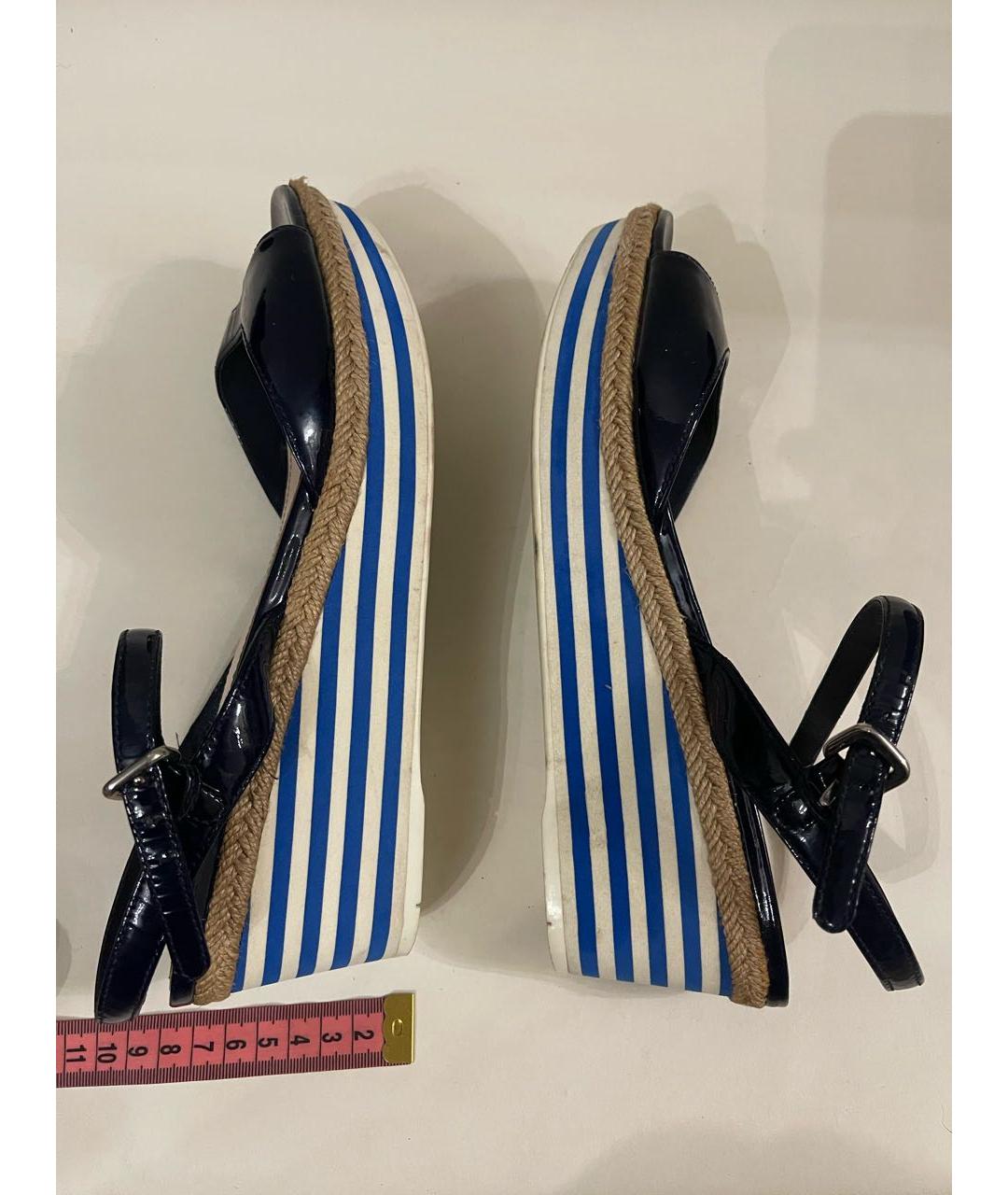 PRADA Темно-синие босоножки из лакированной кожи, фото 4