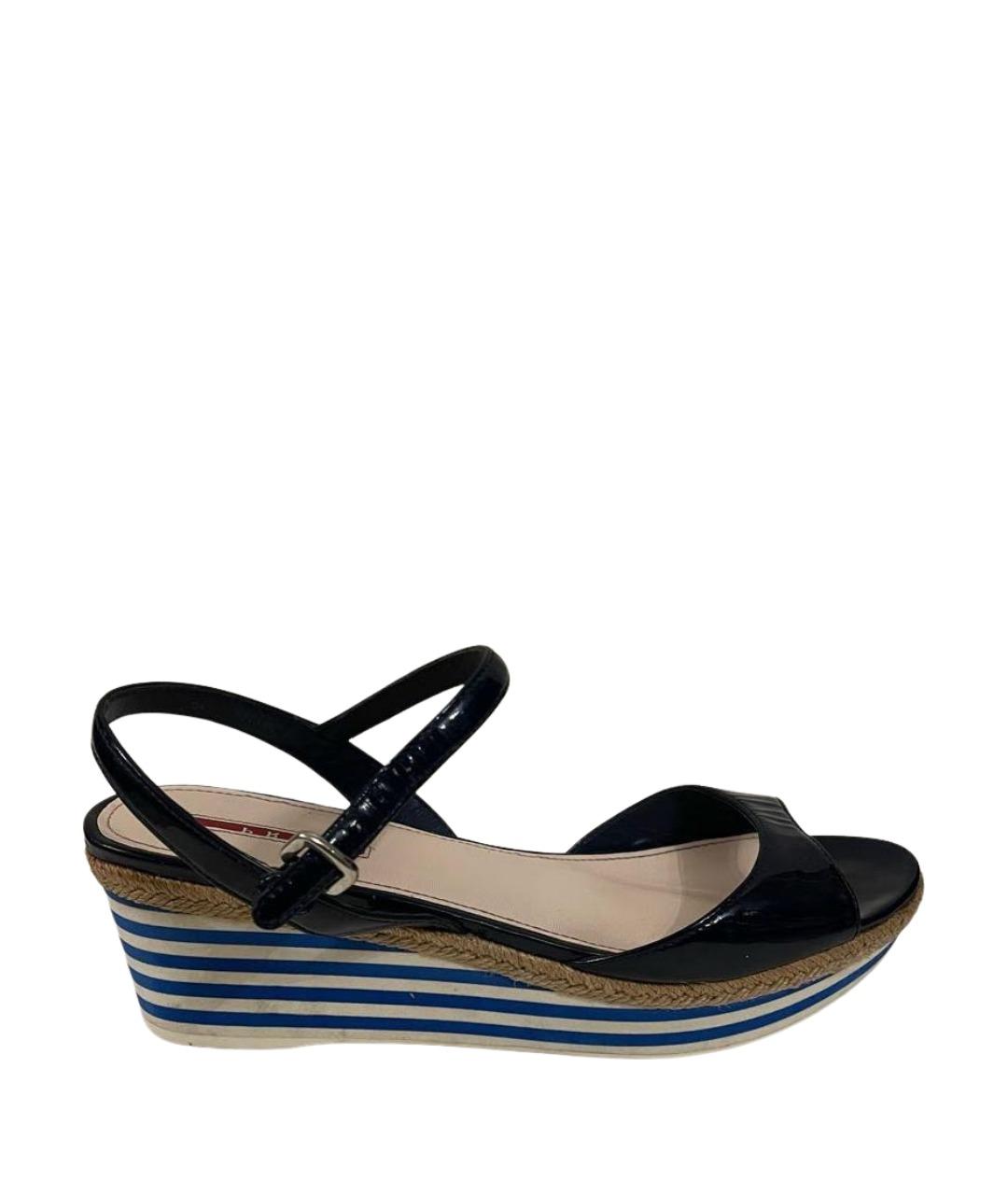 PRADA Темно-синие босоножки из лакированной кожи, фото 1