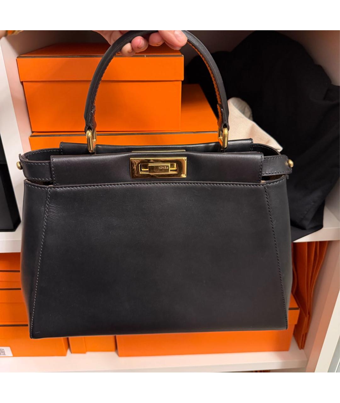 FENDI Черная кожаная сумка с короткими ручками, фото 2