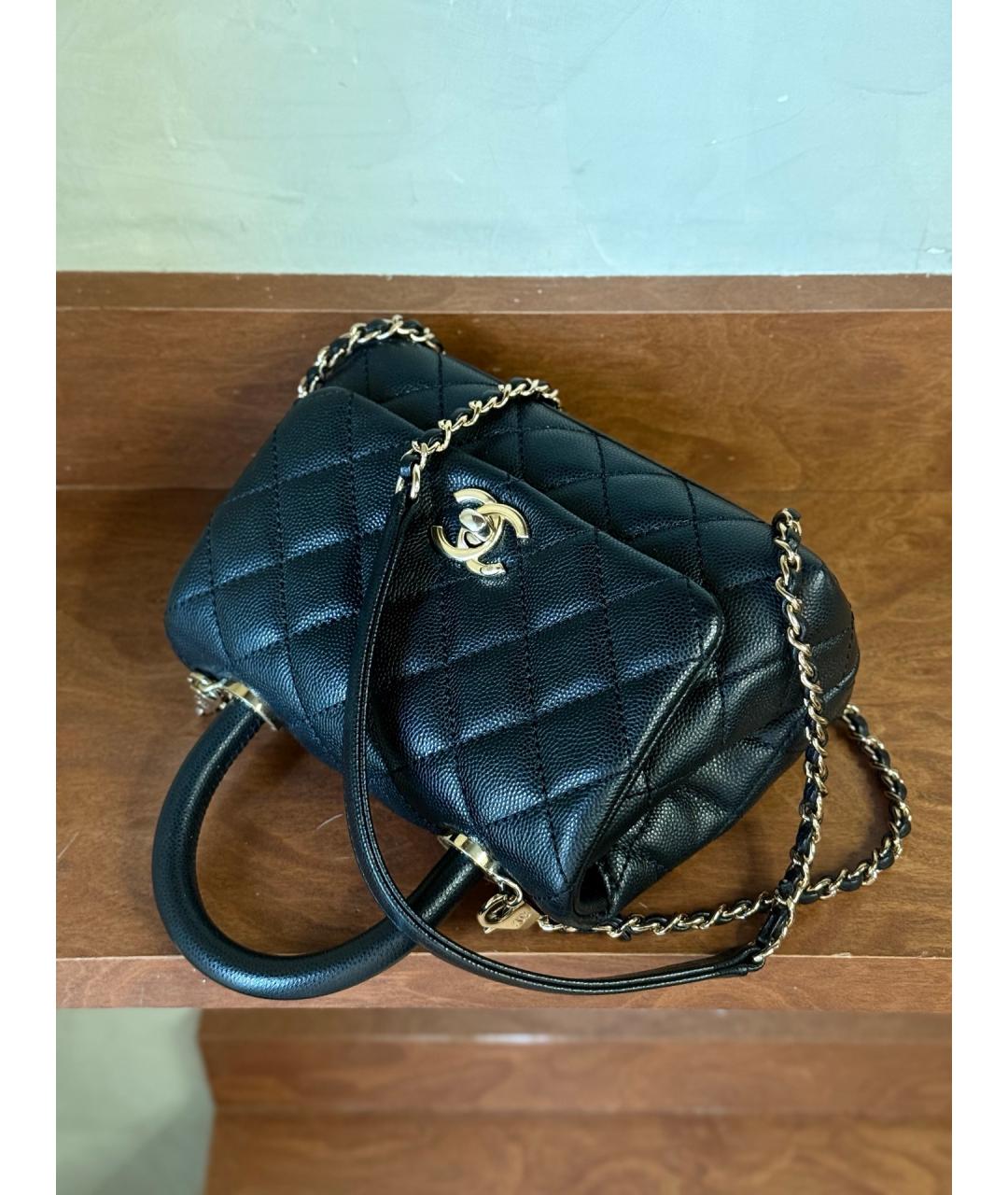 CHANEL Черная кожаная сумка с короткими ручками, фото 7