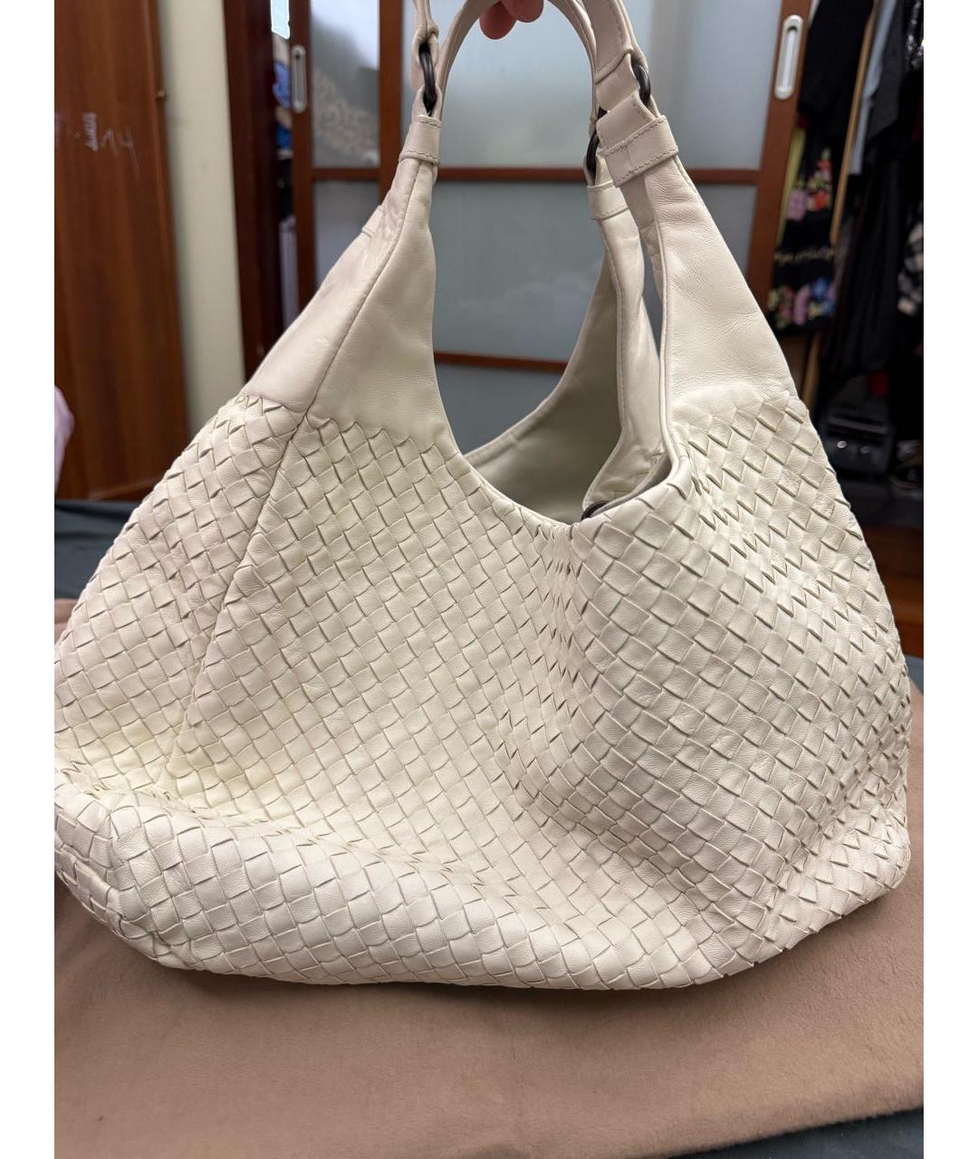 BOTTEGA VENETA Белая кожаная сумка с короткими ручками, фото 3