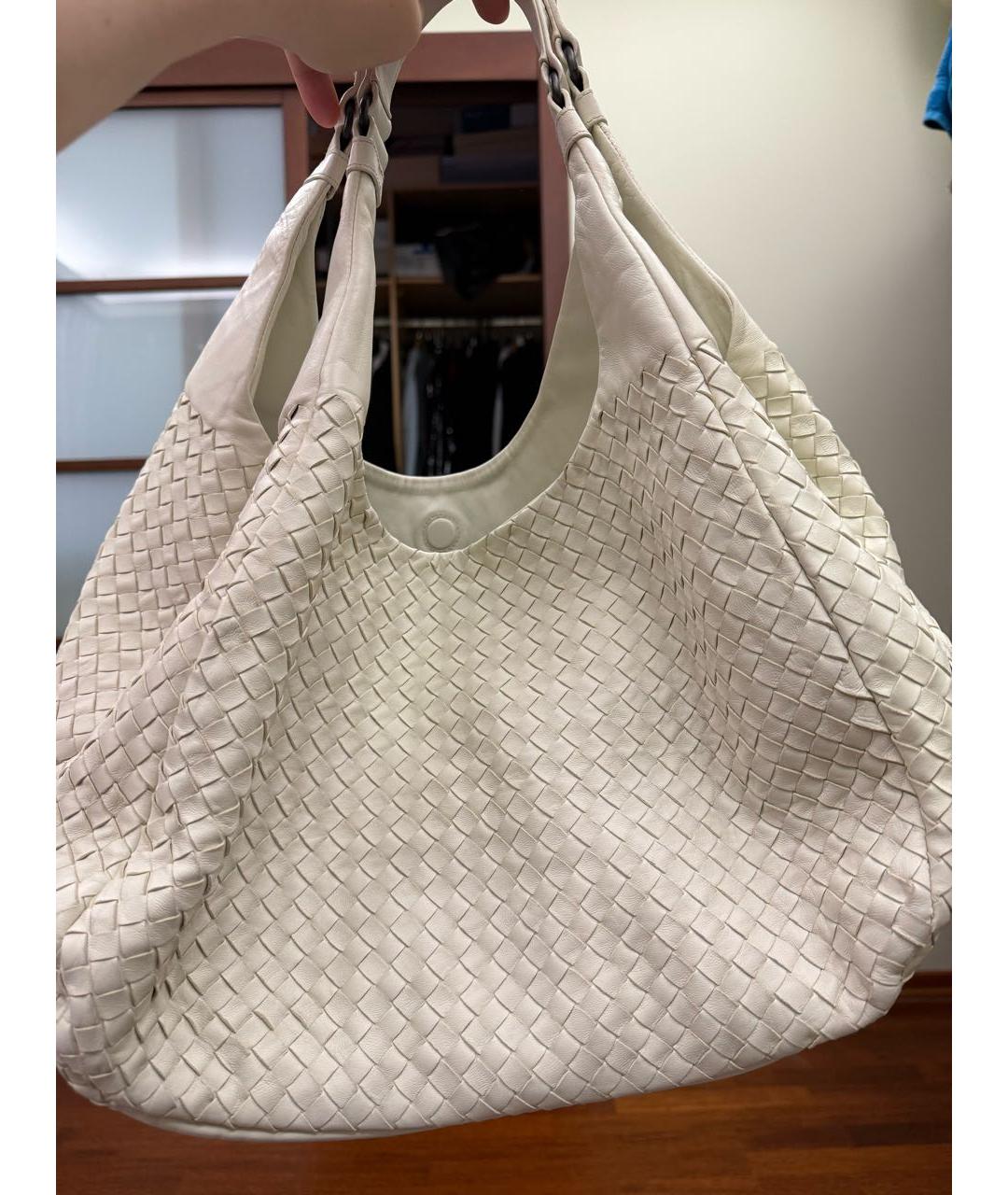 BOTTEGA VENETA Белая кожаная сумка с короткими ручками, фото 2