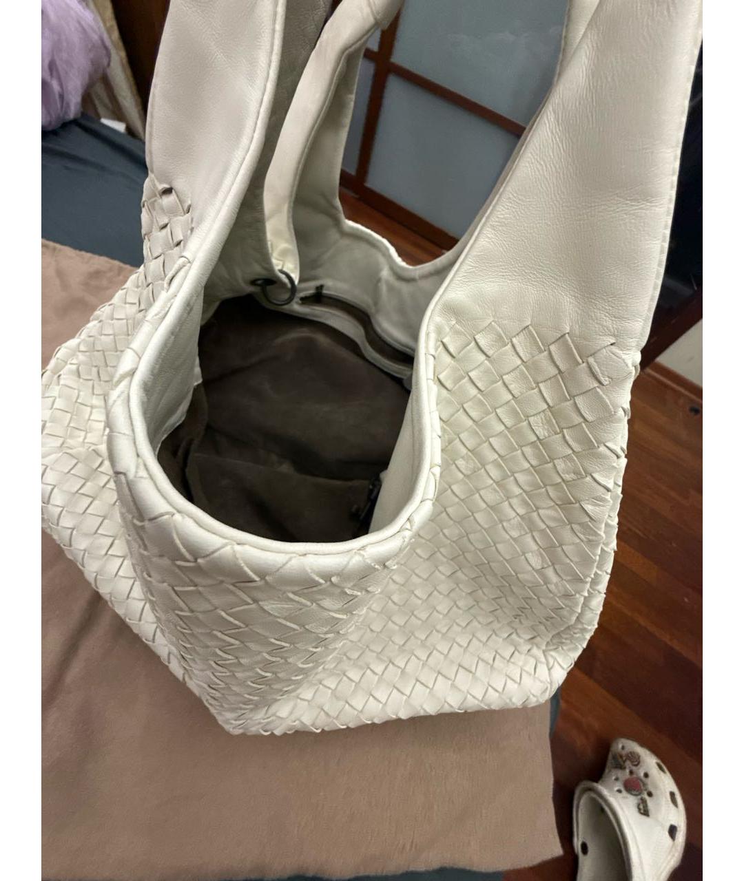 BOTTEGA VENETA Белая кожаная сумка с короткими ручками, фото 6