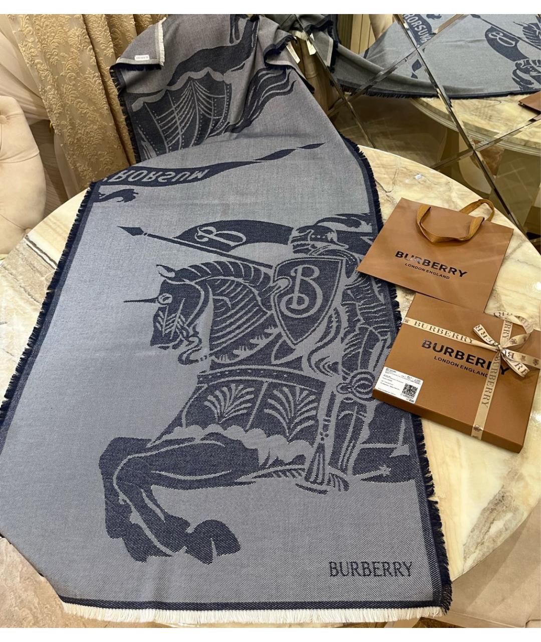 BURBERRY Серый шерстяной шарф, фото 4
