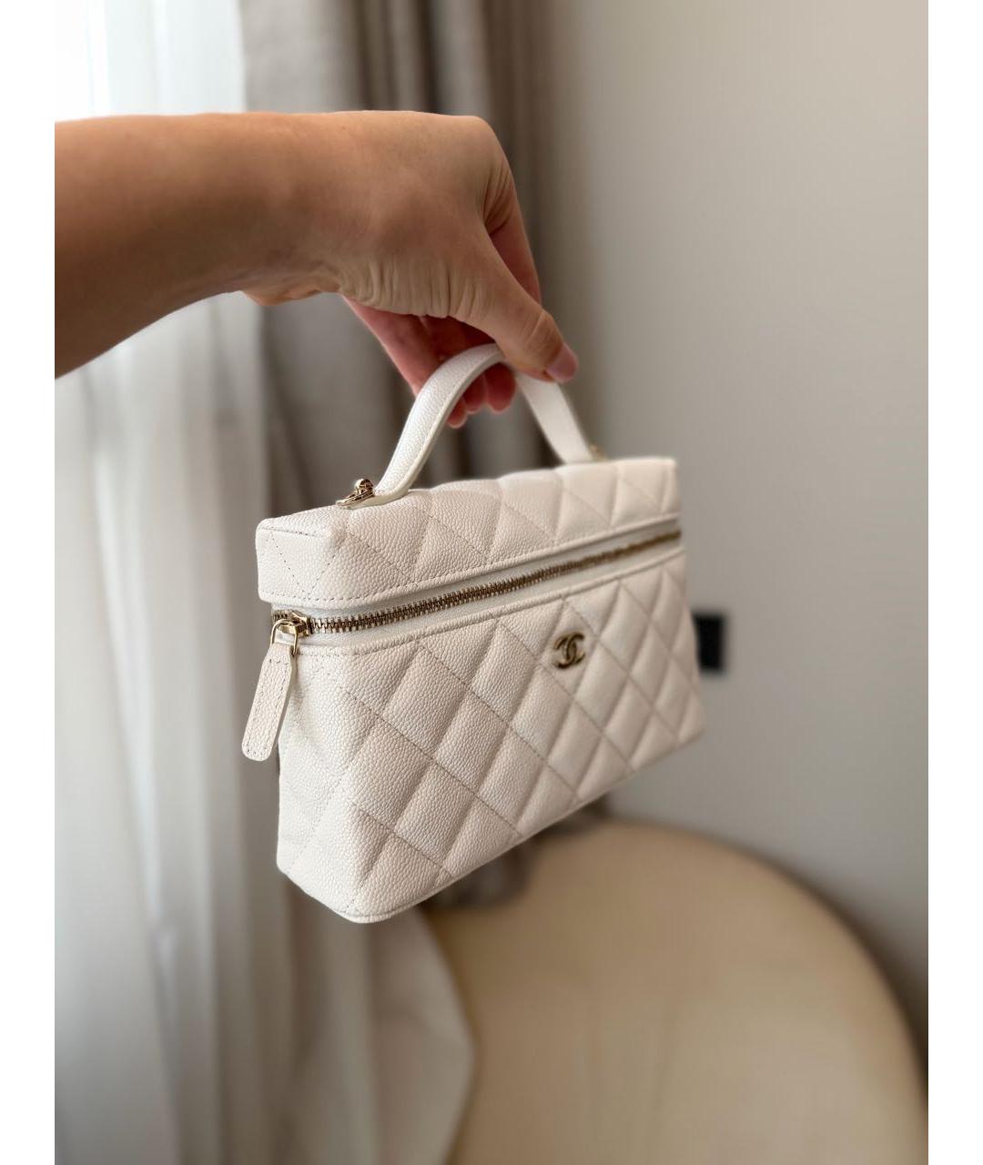 CHANEL Белая кожаная сумка с короткими ручками, фото 2