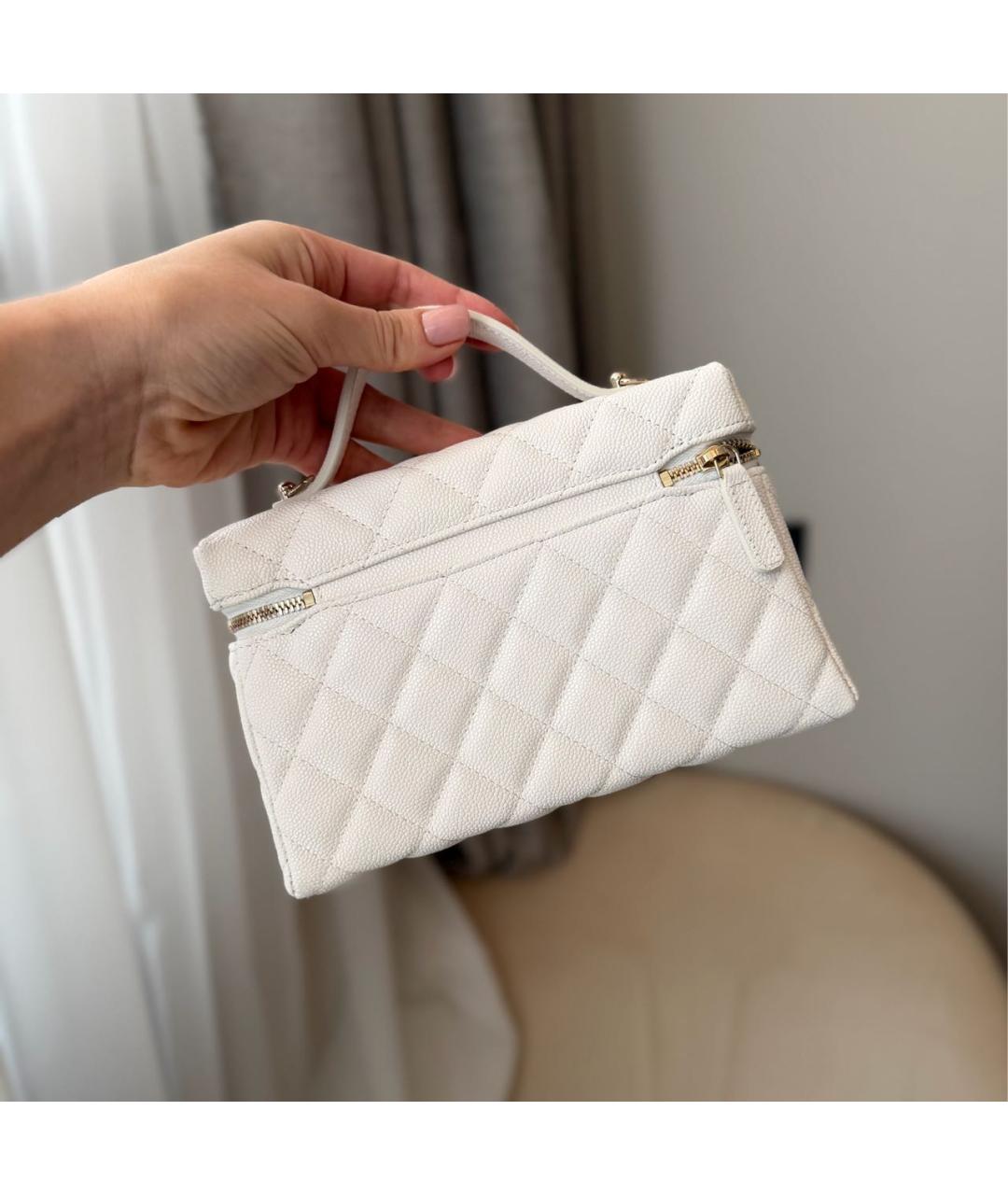 CHANEL Белая кожаная сумка с короткими ручками, фото 3