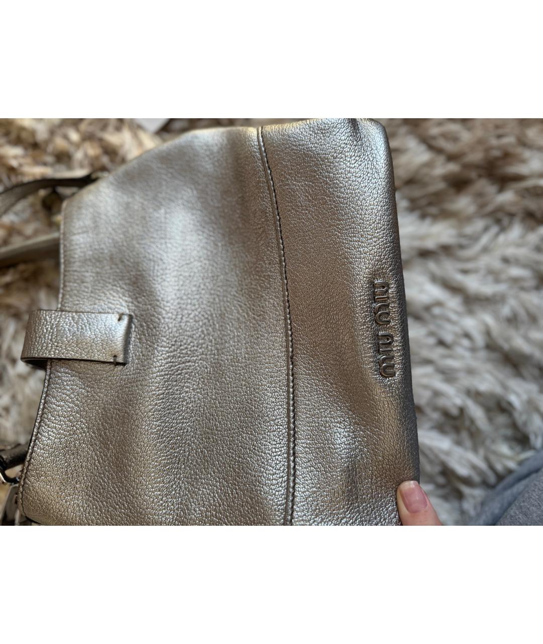 MIU MIU Серебряная кожаная сумка через плечо, фото 4