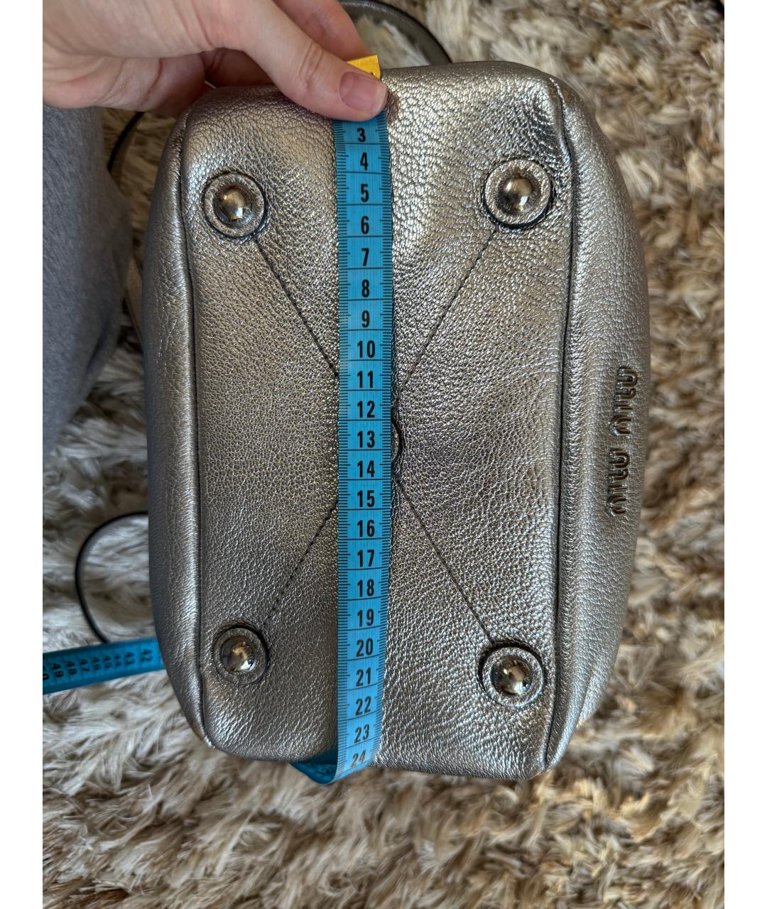 MIU MIU Серебряная кожаная сумка через плечо, фото 5