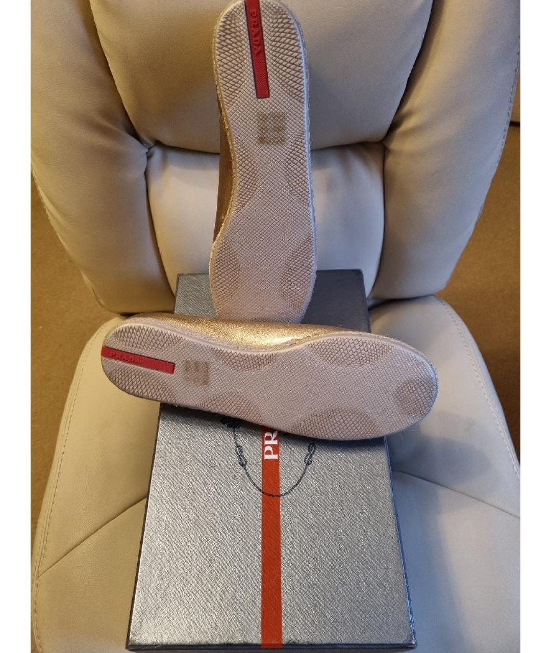 PRADA Золотые кожаные туфли, фото 5