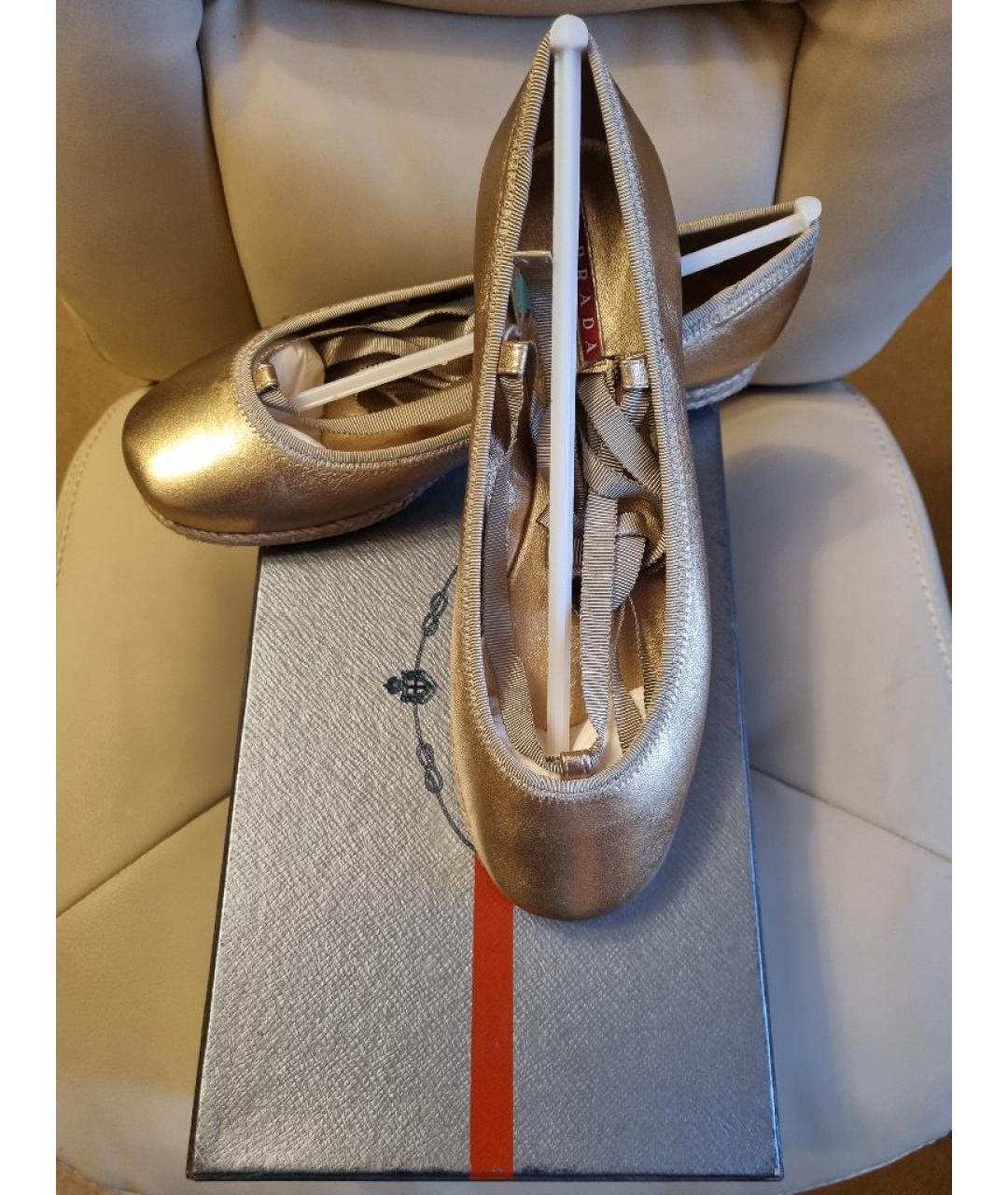 PRADA Золотые кожаные туфли, фото 6