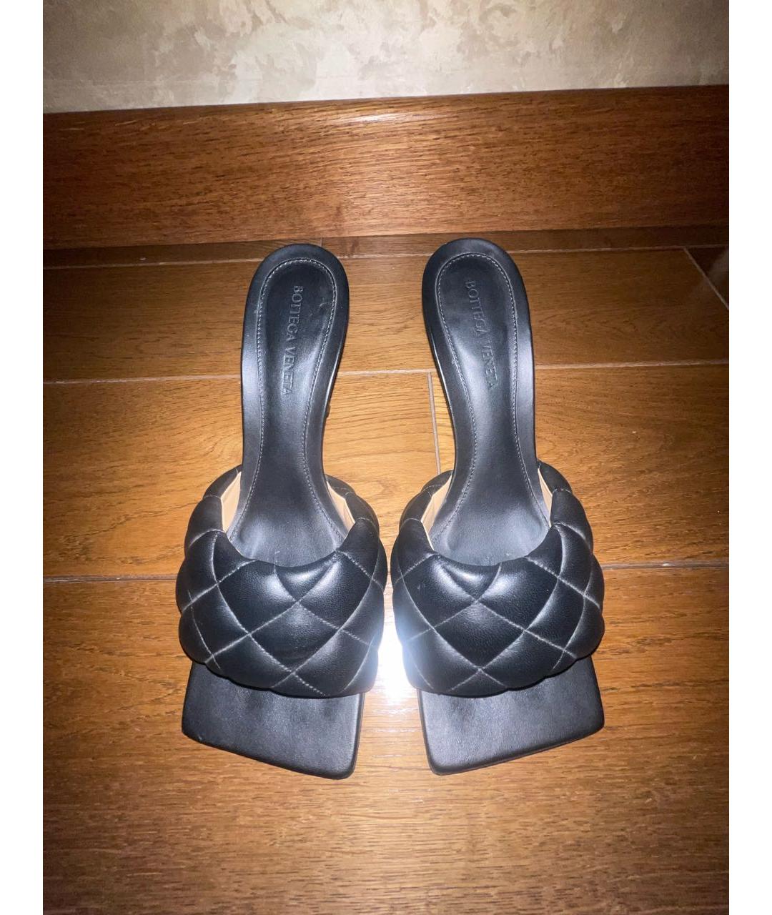 BOTTEGA VENETA Черные кожаные мюли, фото 3