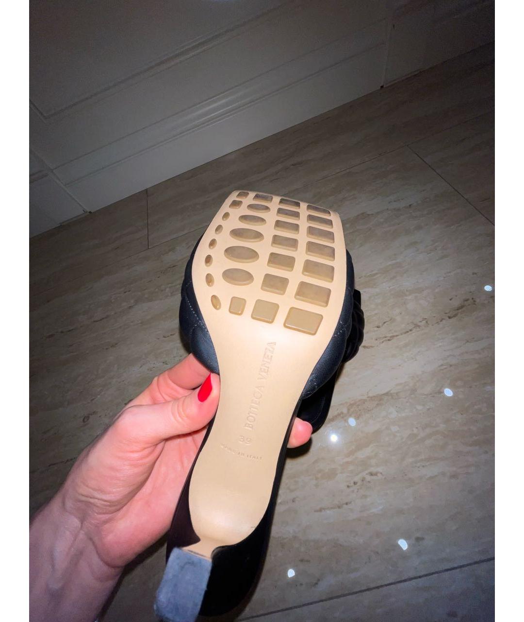 BOTTEGA VENETA Черные кожаные мюли, фото 4