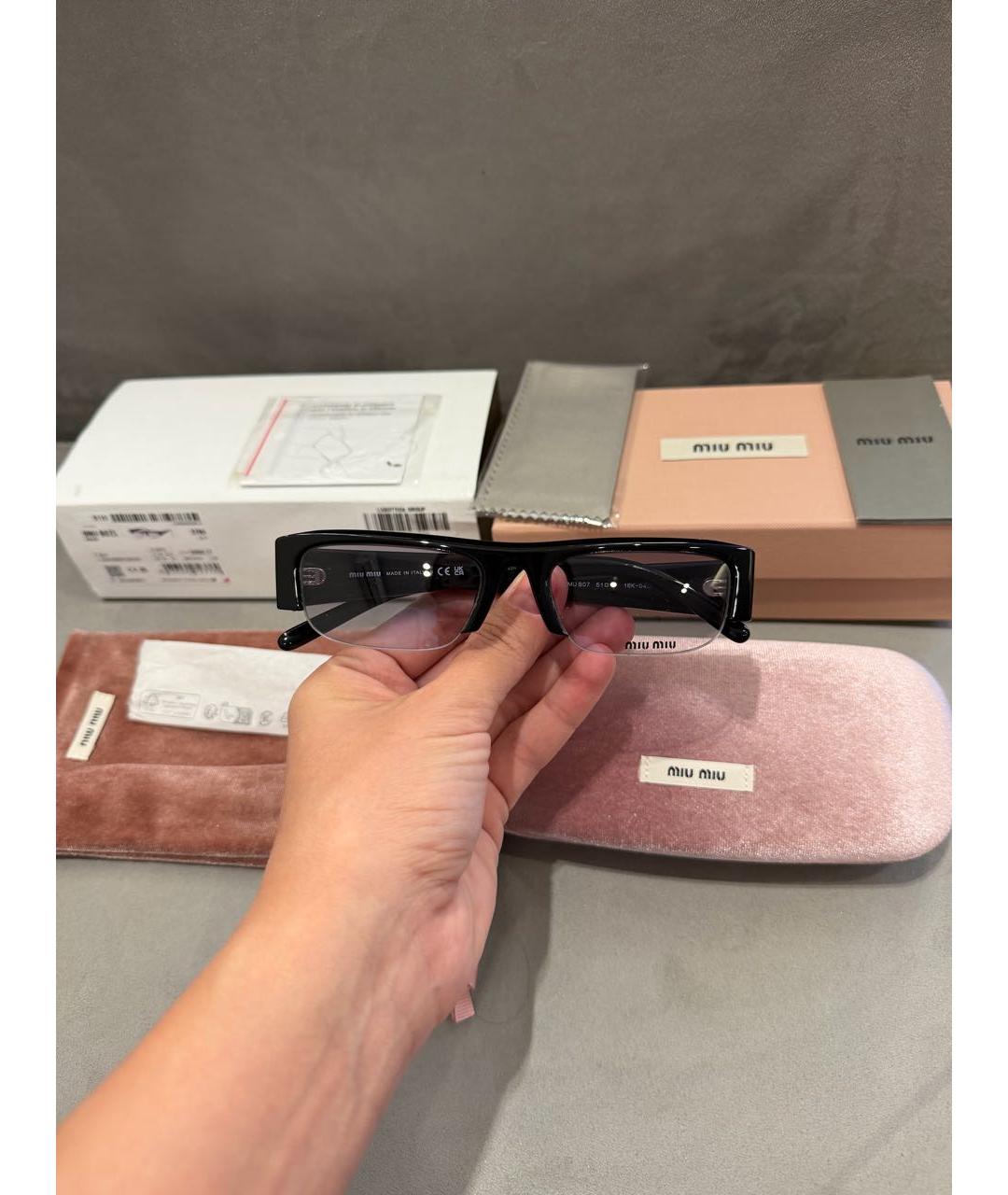 MIU MIU Черные пластиковые солнцезащитные очки, фото 3