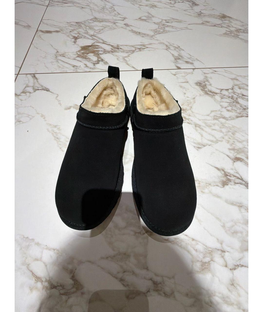 UGG AUSTRALIA Черные замшевые сабо, фото 2