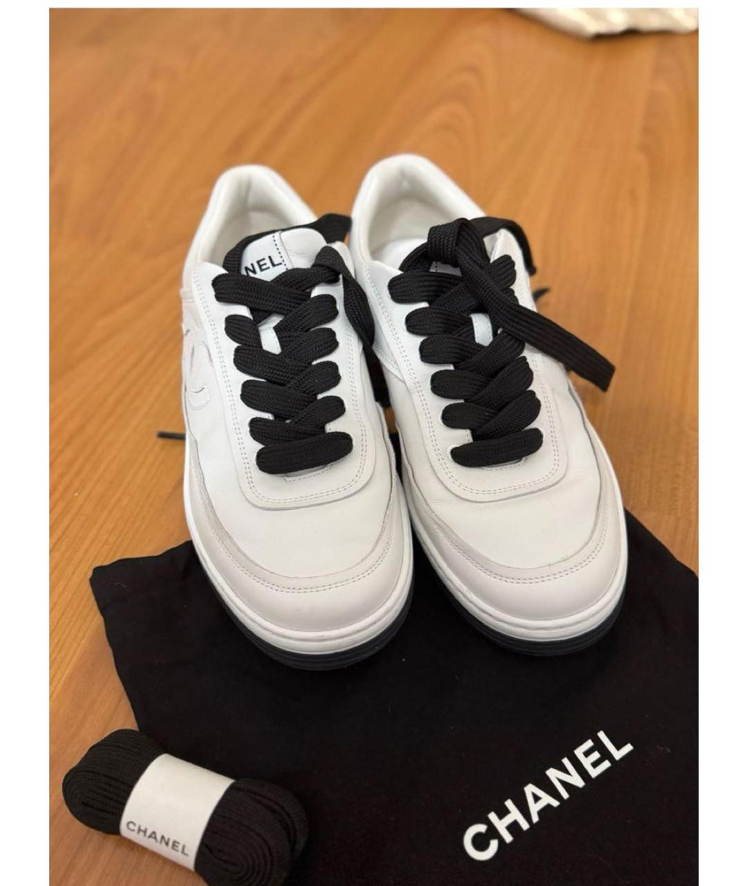 CHANEL Белые кожаные кроссовки, фото 3